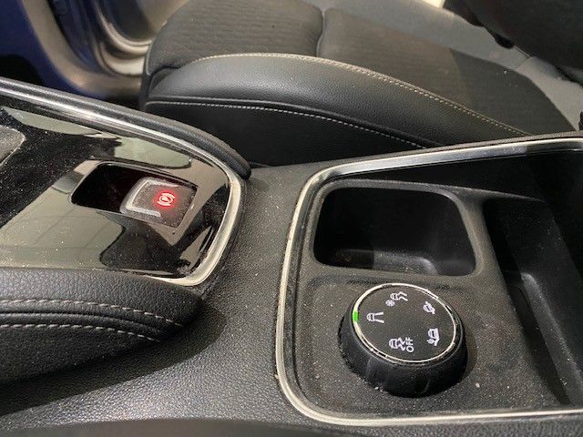 Fahrzeugabbildung Opel Grandland X 2.0D 18"ALU/NAVI/PANORAMA/KAMERA