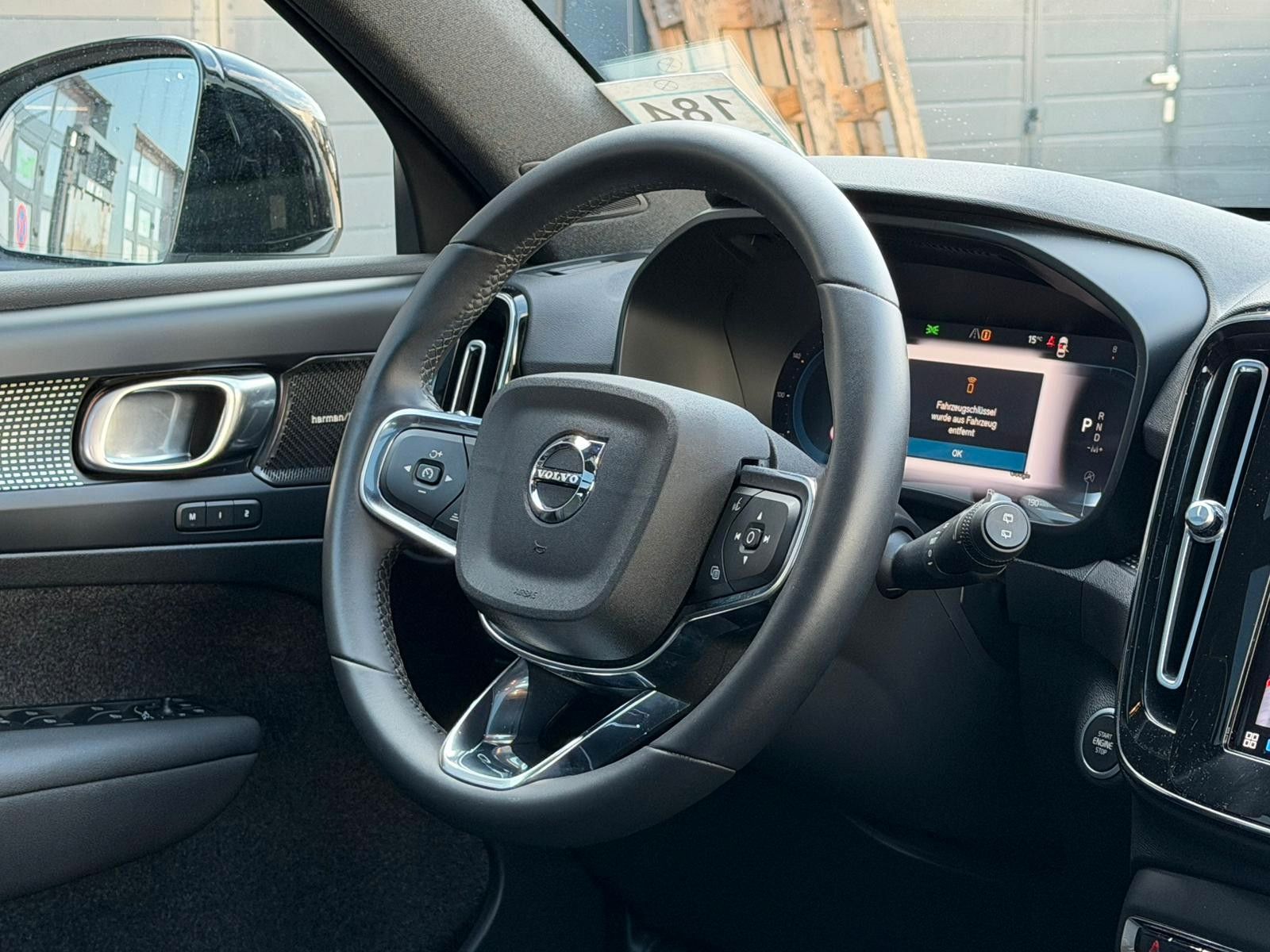 Fahrzeugabbildung Volvo XC40 B4 AWD Ultimate Dark*PANO*STDHZG*360°*ACC