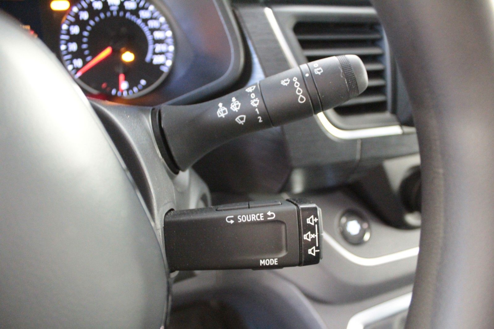Fahrzeugabbildung Renault Trafic Grand L2H1 Blue DCI EDC Automatik