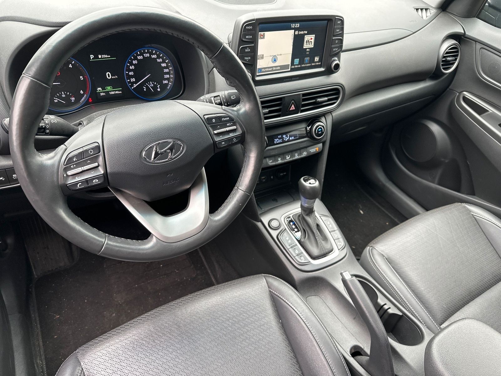 Fahrzeugabbildung Hyundai KONA 1.6 CRDi DCT NAV+LED+AHK+HEADUP+KAM