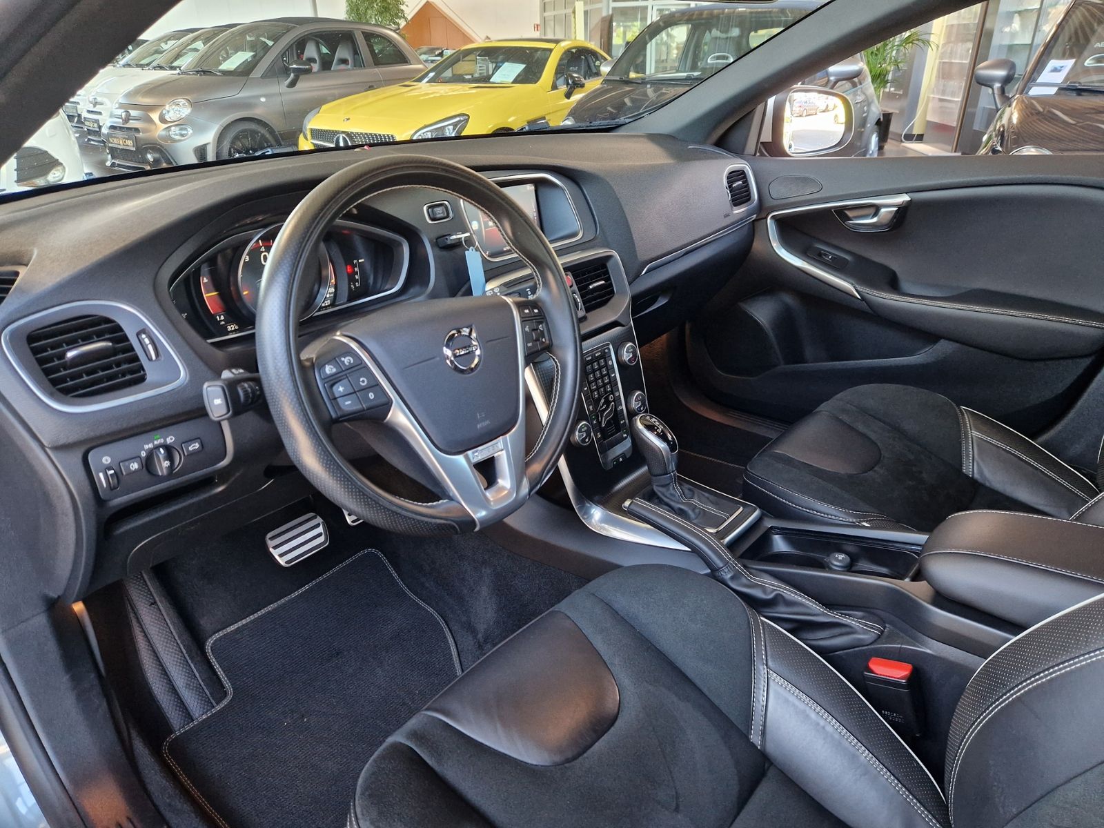 Fahrzeugabbildung Volvo V40 R-Design KLIMA LED NAVI ALU