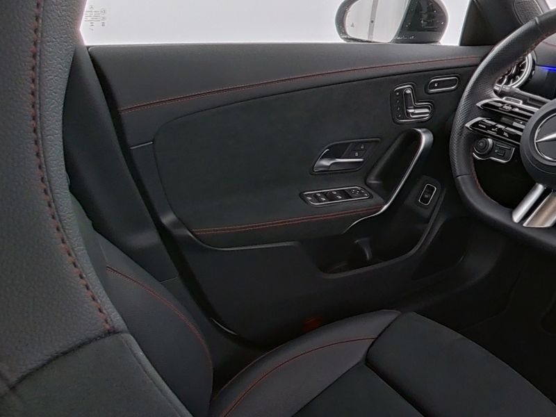 Fahrzeugabbildung Mercedes-Benz CLA 200 AMG*AHK*Pano*Distro*Totwi*360*HUD*Night*