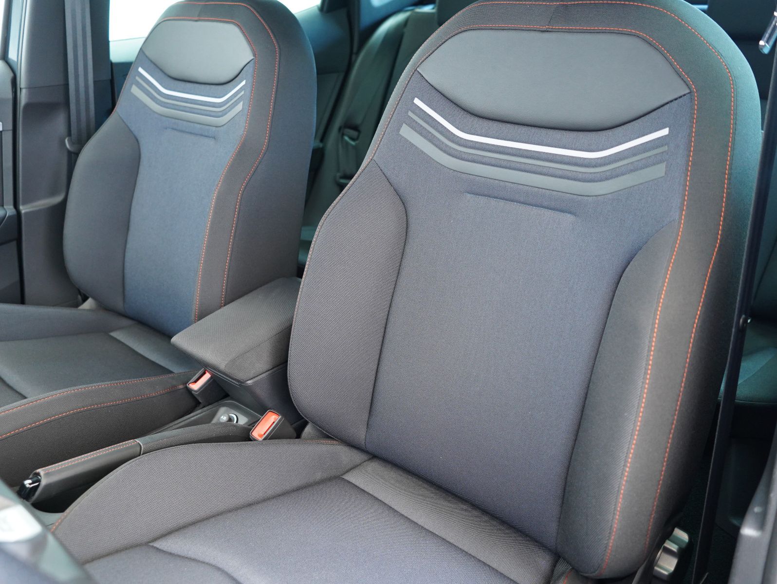 Fahrzeugabbildung SEAT Arona 1.0 TSI FR LED/ACC/KAMERA/VIRTUAL/18"