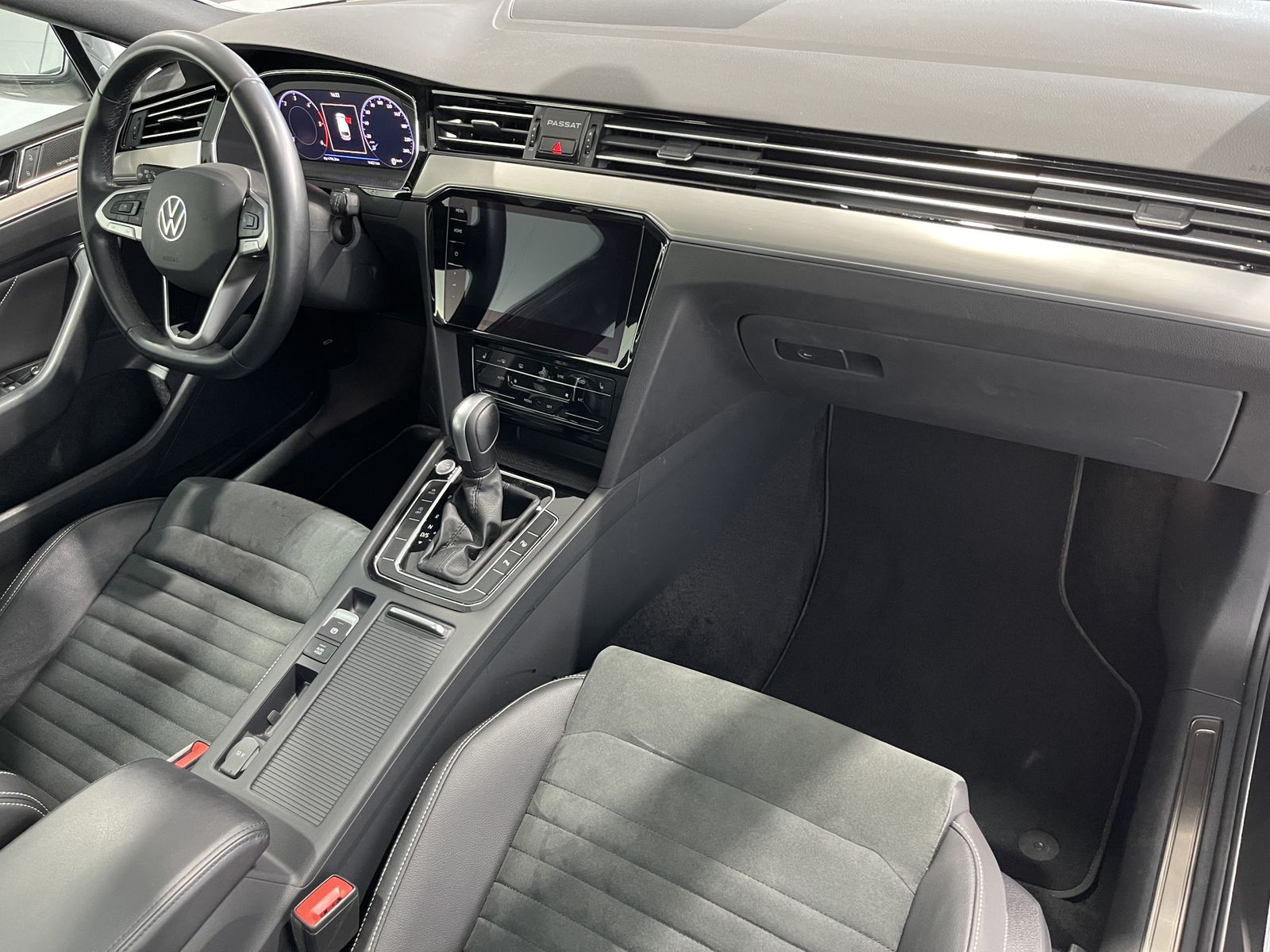 Fahrzeugabbildung Volkswagen Passat Variant Elegance 2.0 TDI*LED-Matrix*AHK*P