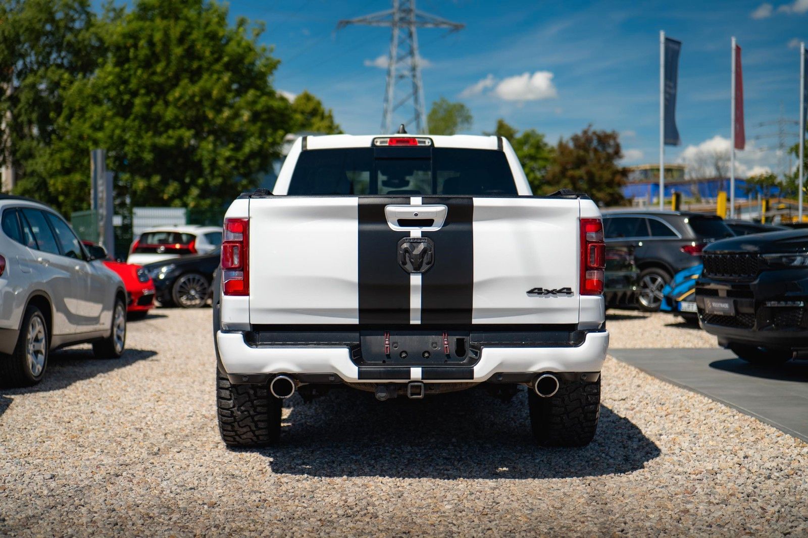 Fahrzeugabbildung Dodge RAM 5.7 V8 HEMI 4x4 OFFROAD Night-Paket LONGBED