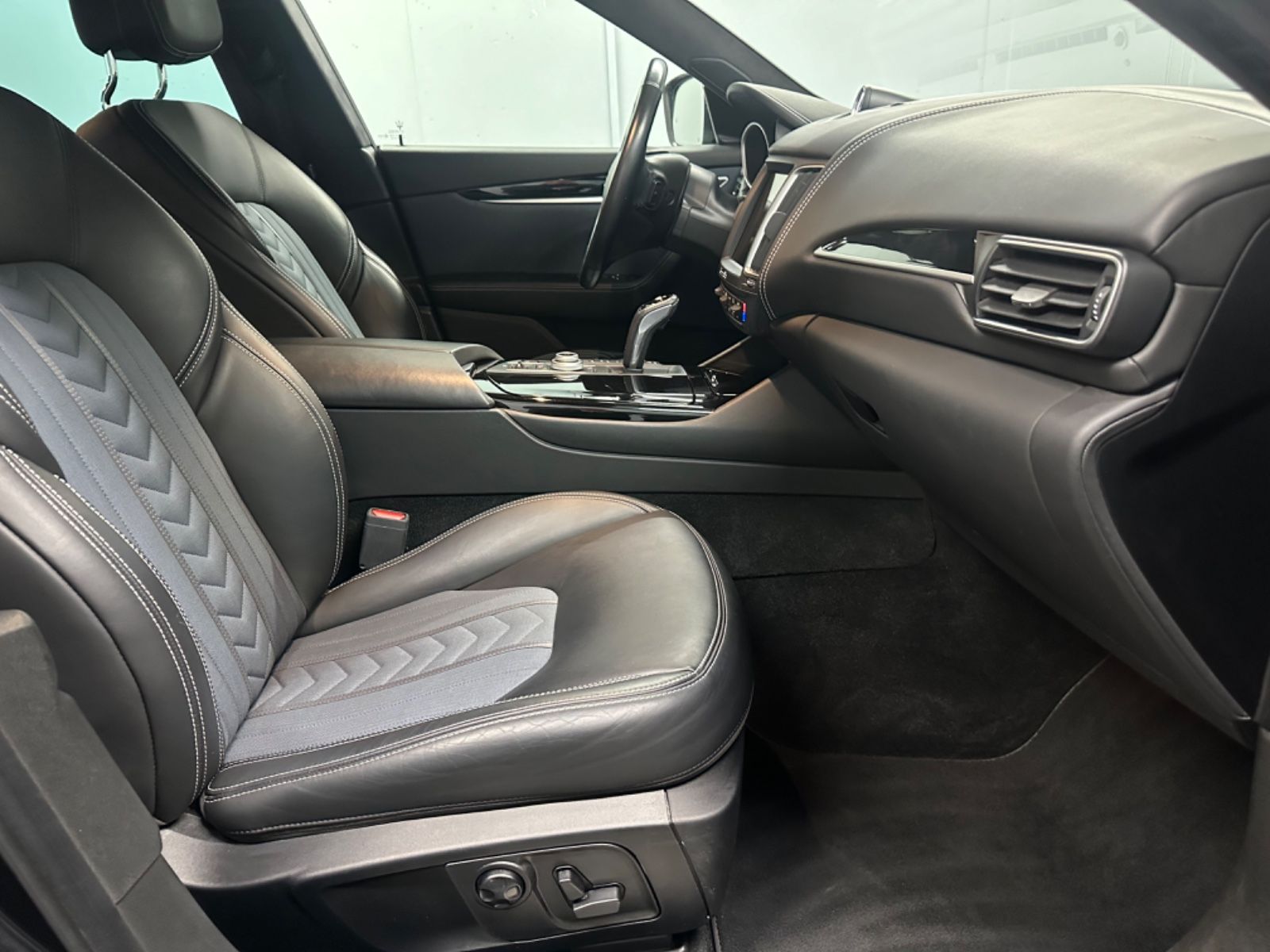 Fahrzeugabbildung Maserati Levante S Q4 GRANLUSSO*AHK*PANO*WINTER*SOFTCLOSE