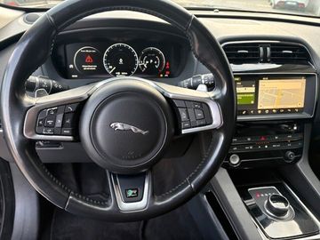 Jaguar F-Pace - 10