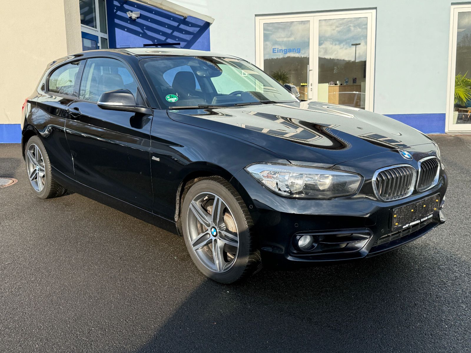 Fahrzeugabbildung BMW 118d xDrive Sport-Line Navi HiFi PDC GRA SHZ