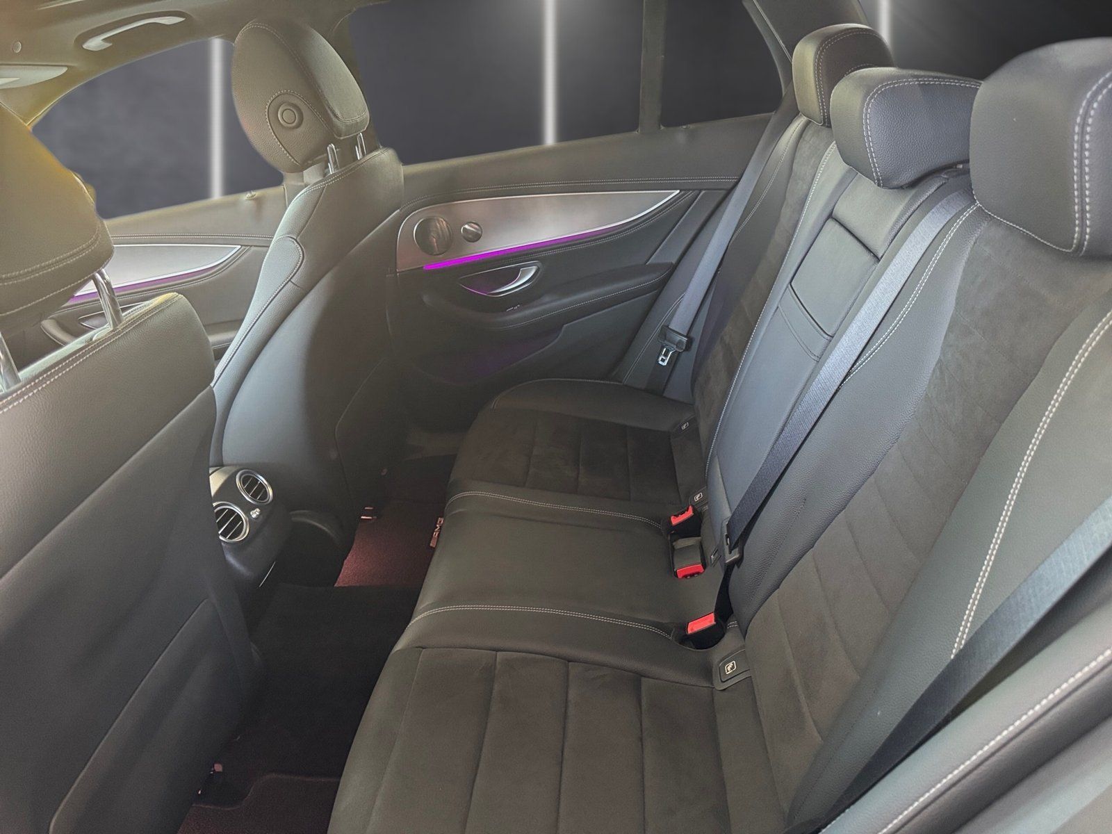 Fahrzeugabbildung Mercedes-Benz E 250 AMG Line*AHK*Burmester*S-Dach*Totwink*BEAM