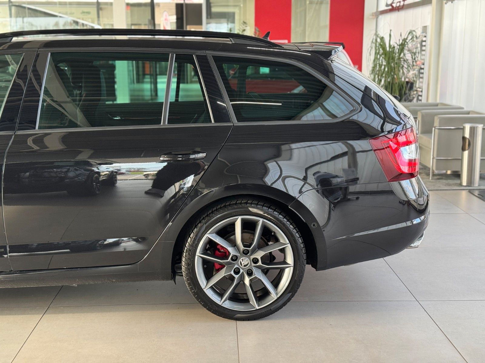 Fahrzeugabbildung SKODA Octavia Combi 2.0 TDI RS 4x4   "ACC Park-Paket"