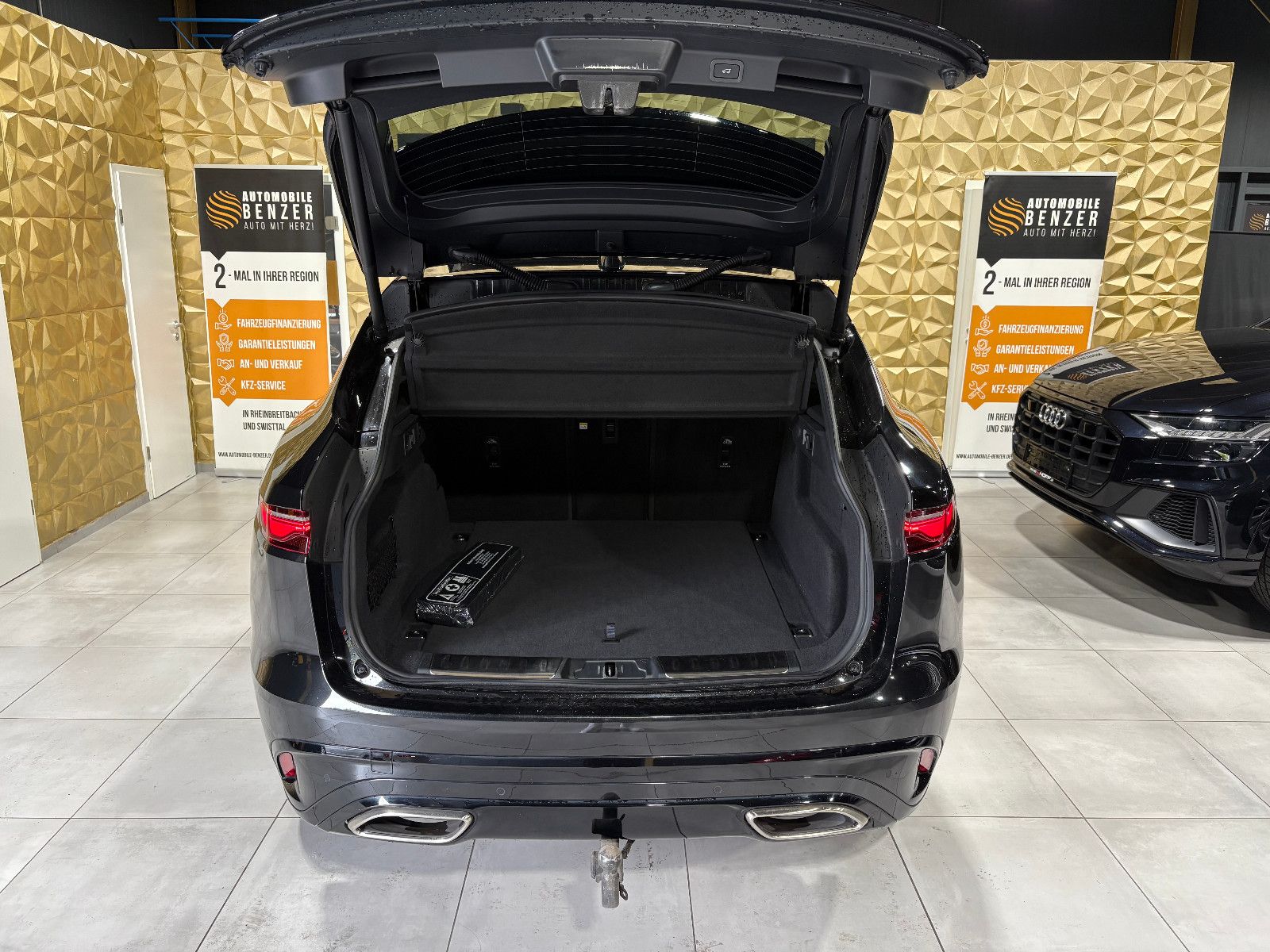 Fahrzeugabbildung Jaguar F-PACE R-Dynamic SE AWD/D300/PANO/APPLE/MEMORY/