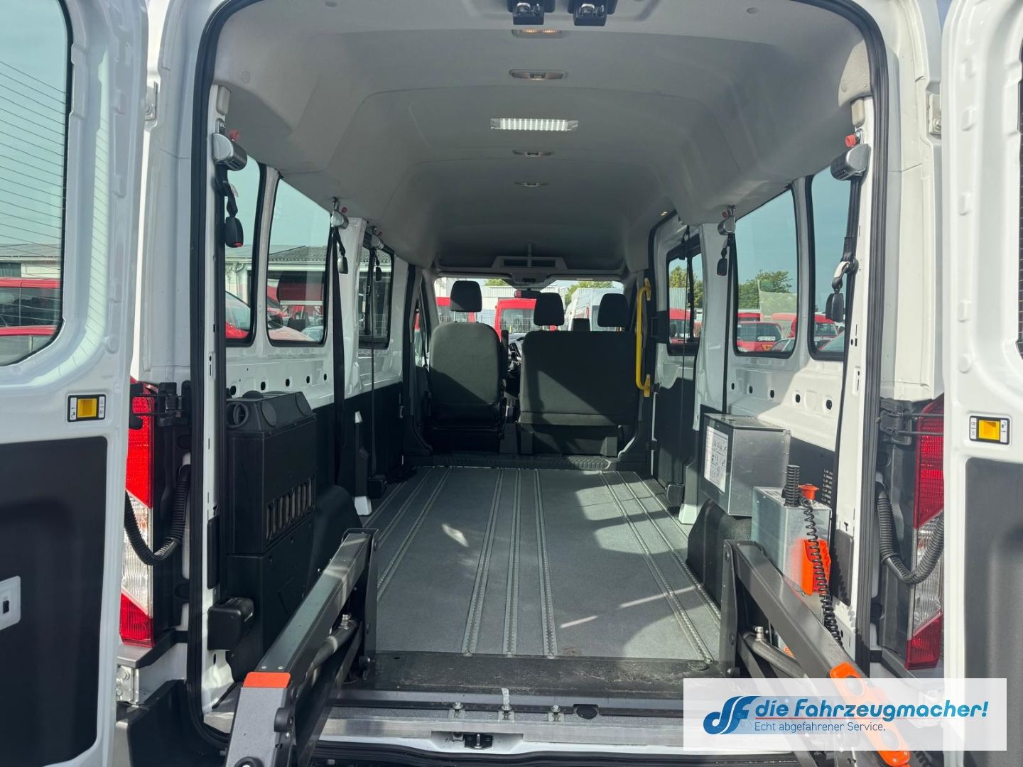 Fahrzeugabbildung Ford Transit Kombi 350 L3 Trend Temp *1750
