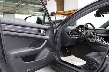 Porsche Panamera - 4