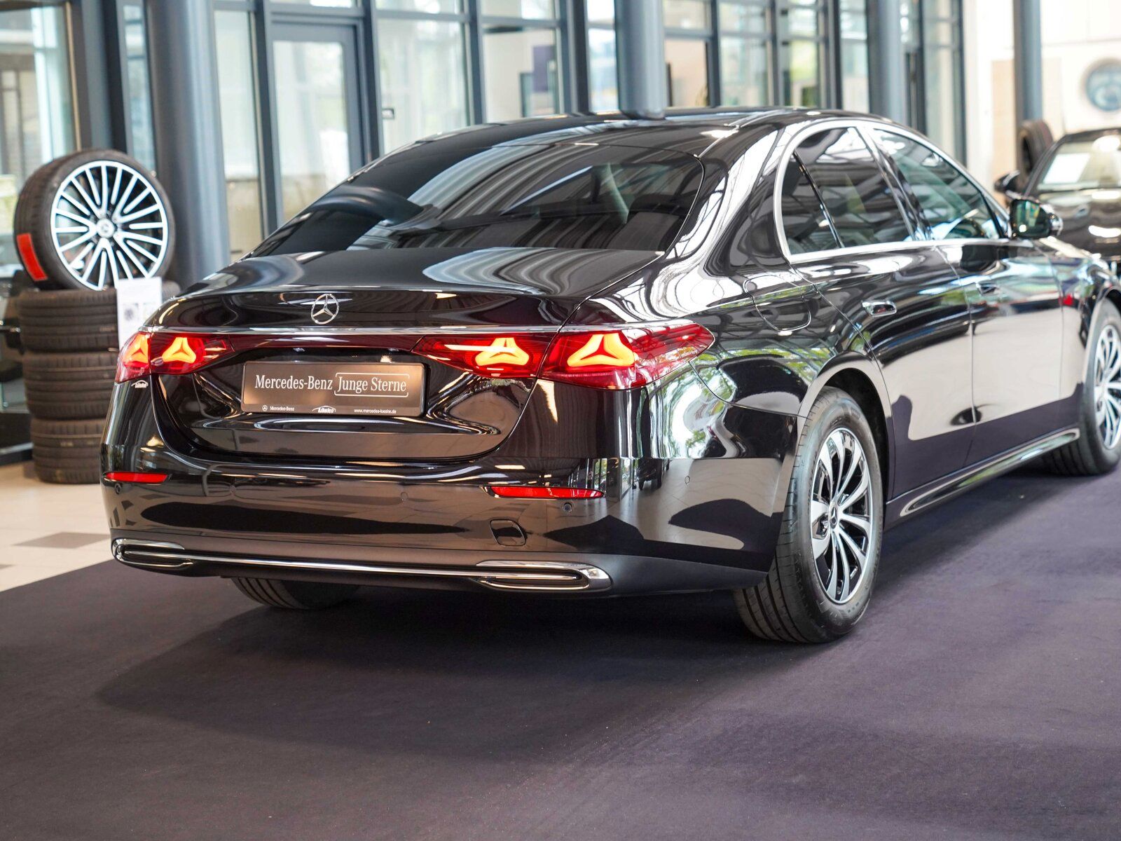 Mercedes-Benz E 220 d AVANTGARDE 360° KEYLESS CarPlay DISTRONI foto 4