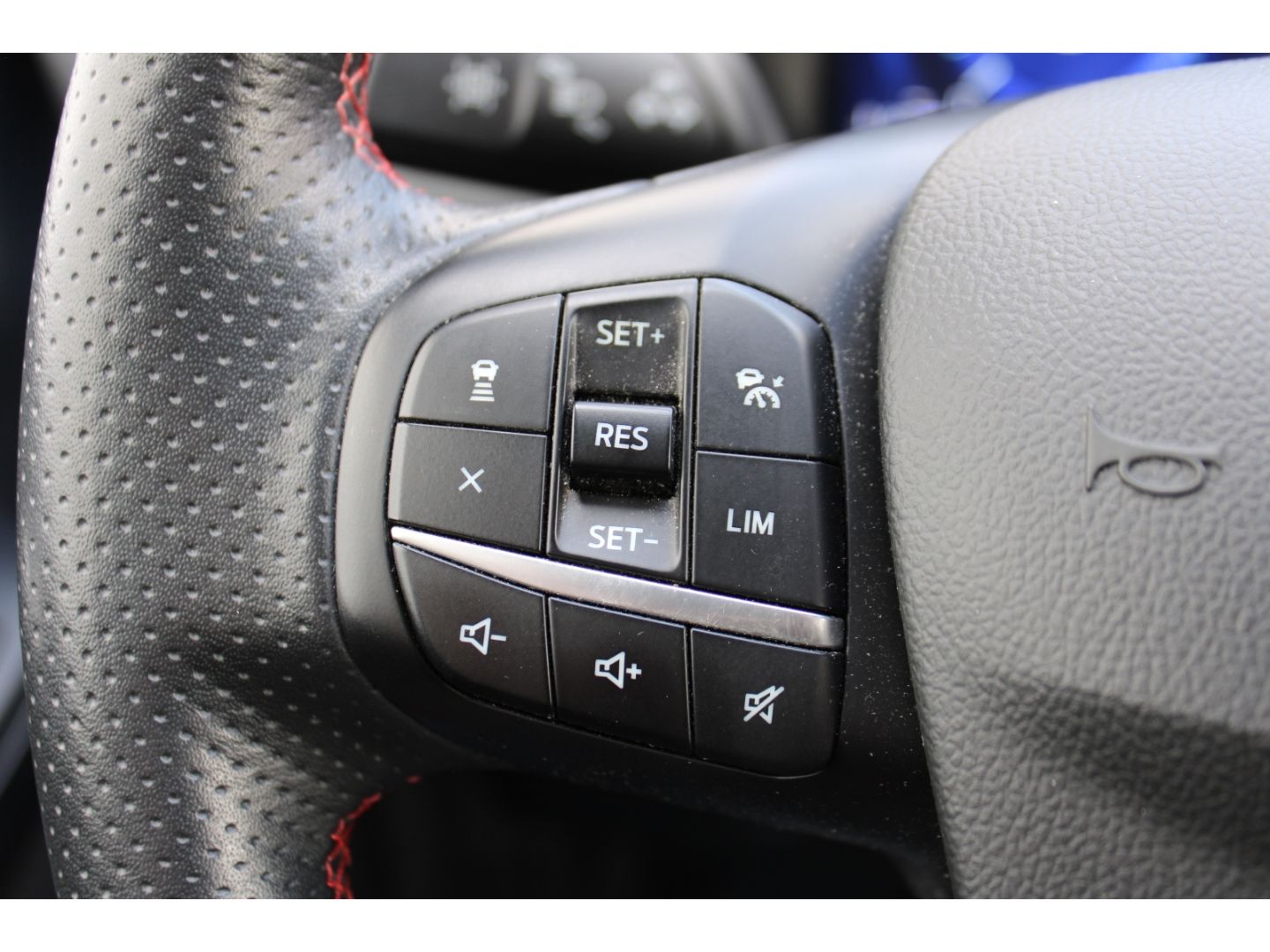 FORD Kuga Hybrid 2.0 EcoBlue ST-Line ACC LED AHK RFK - Image 17