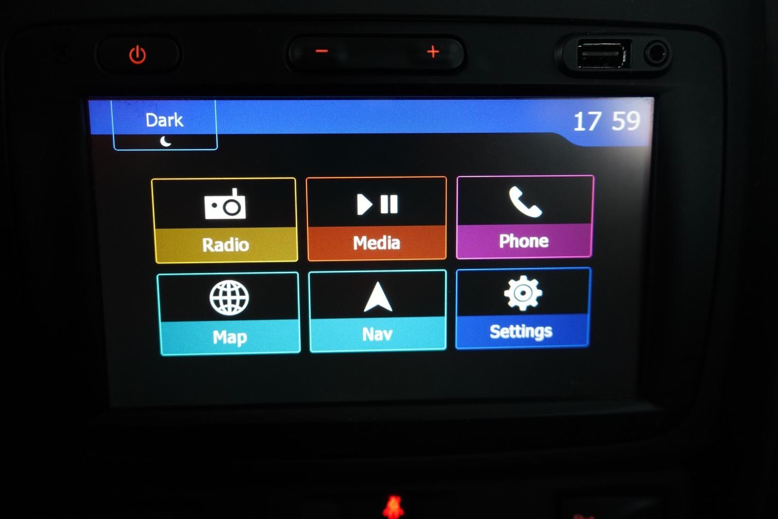 Dacia Duster II 1.6 SCe Navi Tempomat Sitzheizung DAB