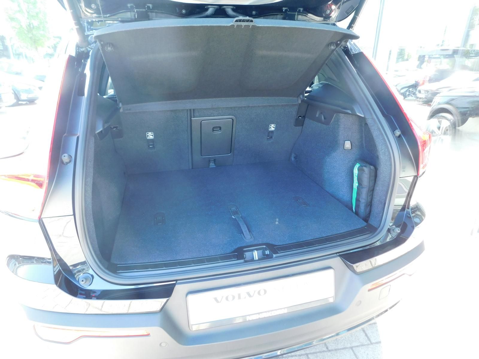 Fahrzeugabbildung Volvo XC40 B3 Plus Dark