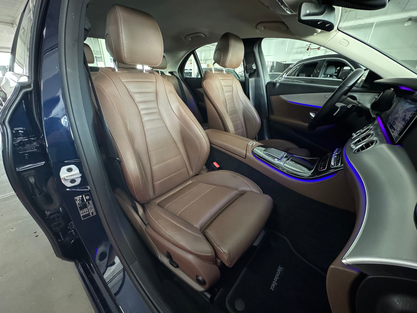 Fahrzeugabbildung Mercedes-Benz E 450 4MATIC 9G-TRONIC 2X AVANTGARDE FACELIFT