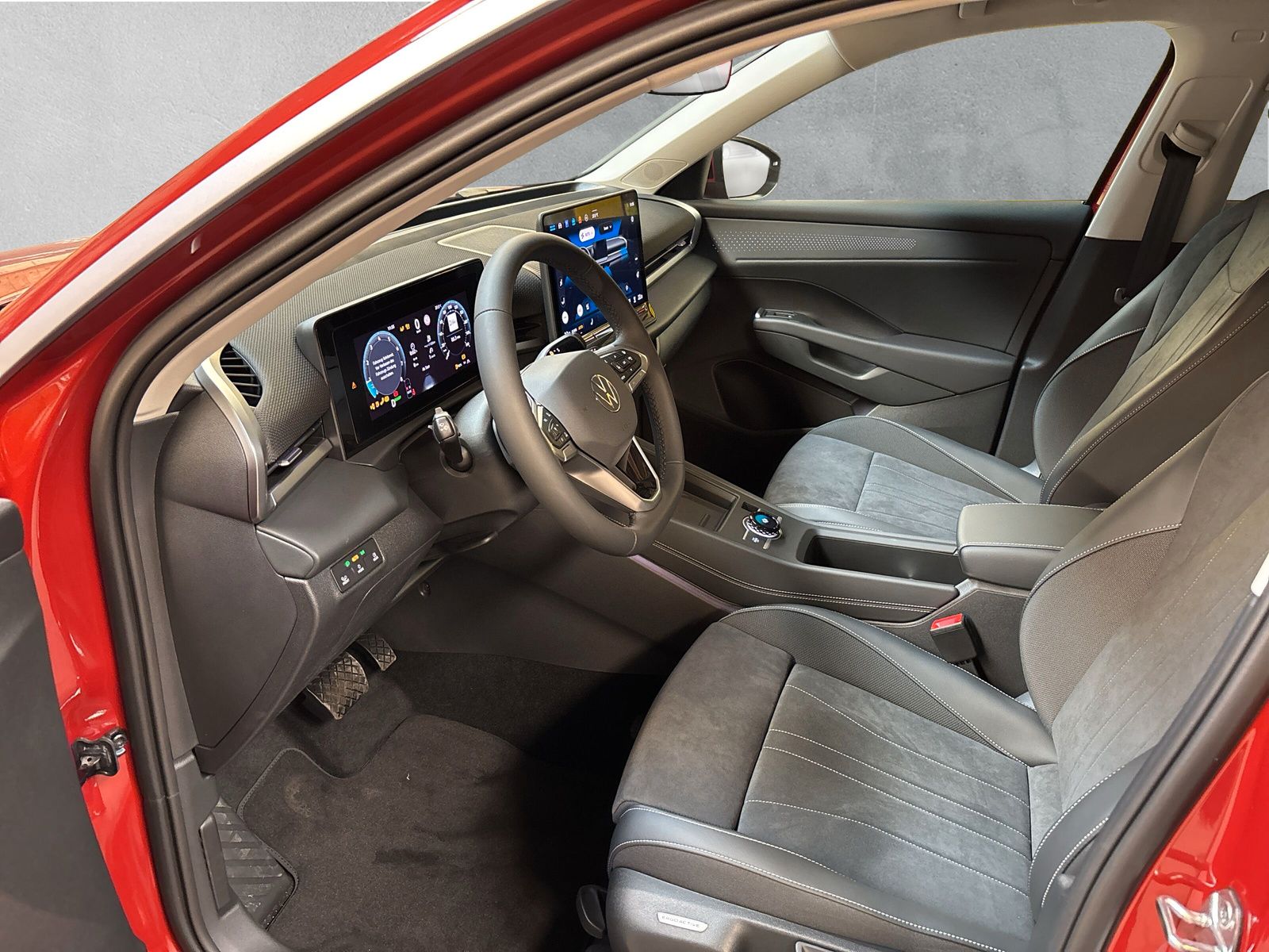 Fahrzeugabbildung Volkswagen T-Roc Life 1,5 eTSI 110kW 7-Gang DSG AHK