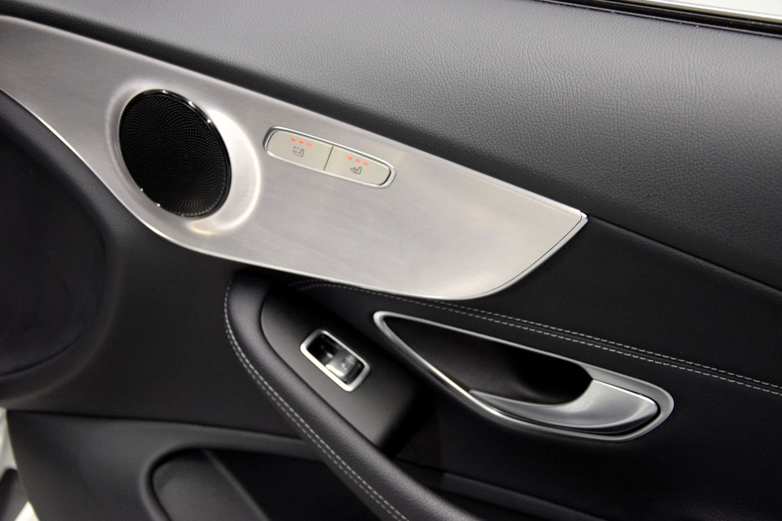 Fahrzeugabbildung Mercedes-Benz C 200 Cabrio 9G-TRONIC AMG-Line HuD Kamera LED