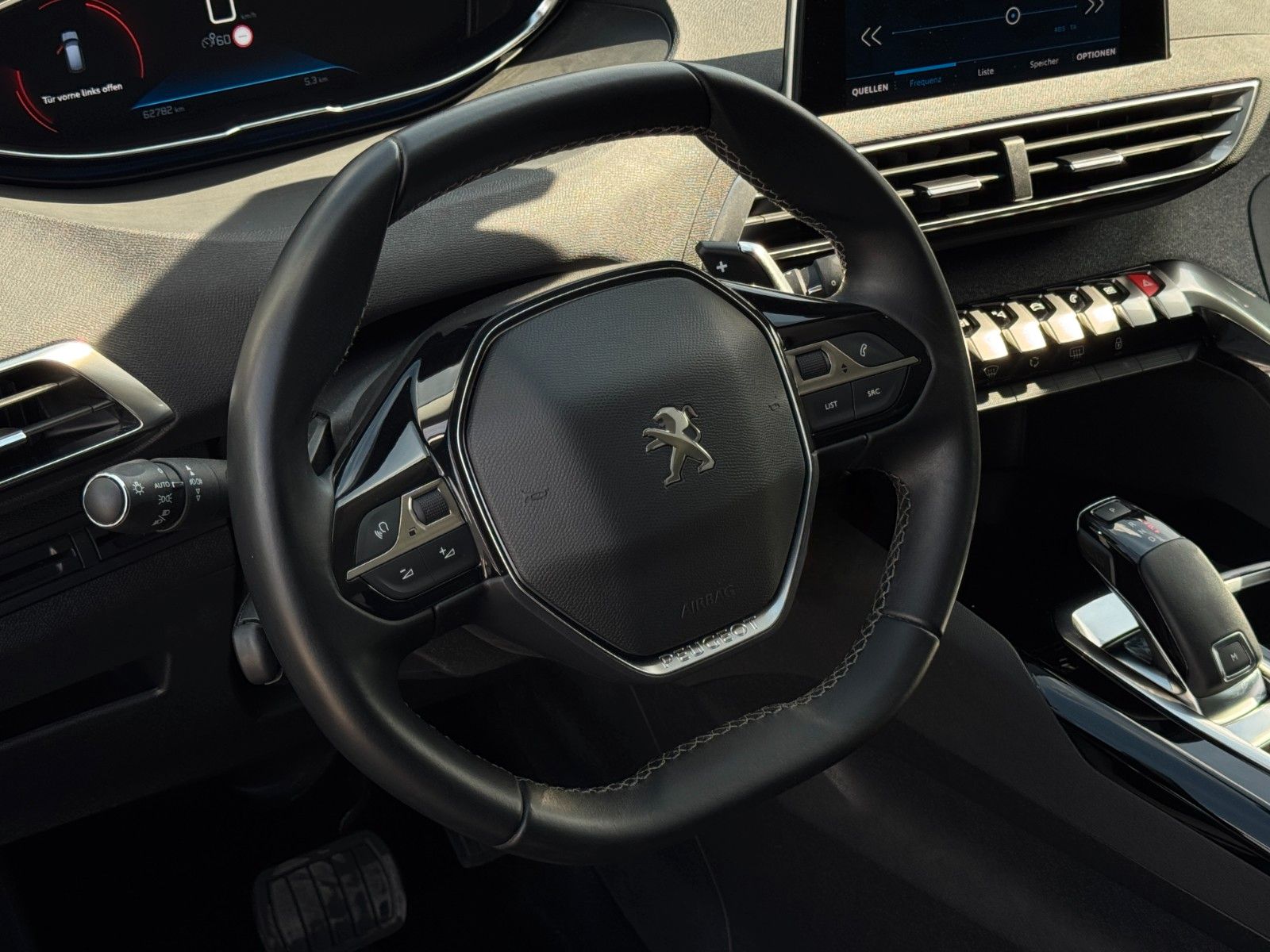 Fahrzeugabbildung Peugeot 3008 PureTech 180 Allure Tempomat PDC CarPlay
