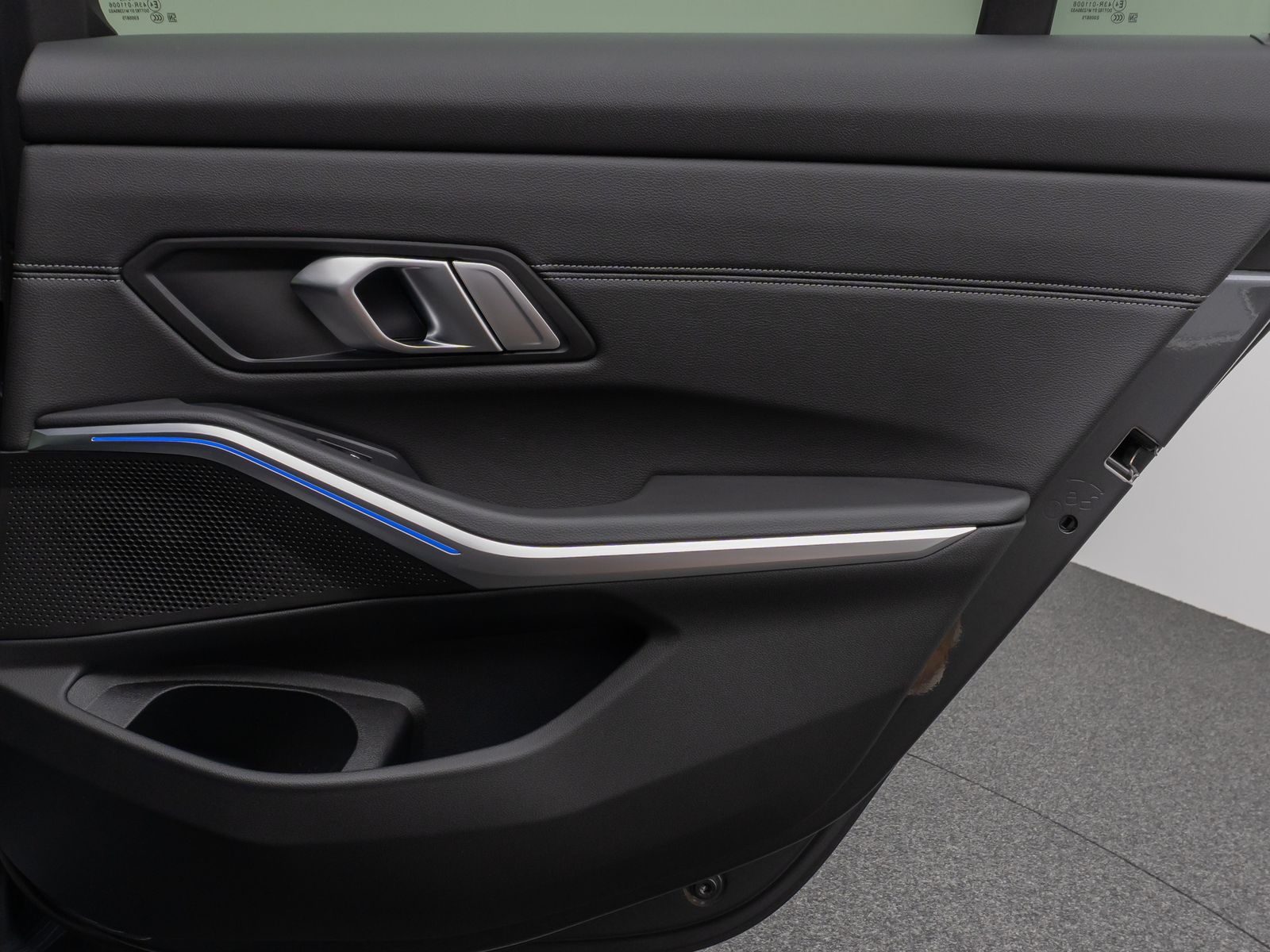 Fahrzeugabbildung BMW 318d Kamera DAB Sport Alarm Geschwindigkeitsreg