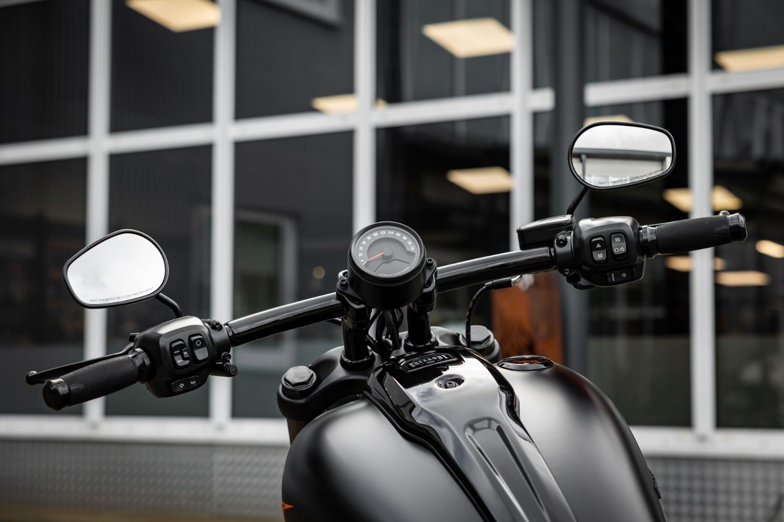 Fahrzeugabbildung Harley-Davidson Breakout DARKSIDE FXBR 117 MY25 -H-D Kiel Custom