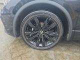 Volkswagen Tiguan 2.0 TDI R-Line Navi IQ.LIGHT - LED-Matrix - Volkswagen Tiguan mit Diesel-Antrieb: Geländewagen