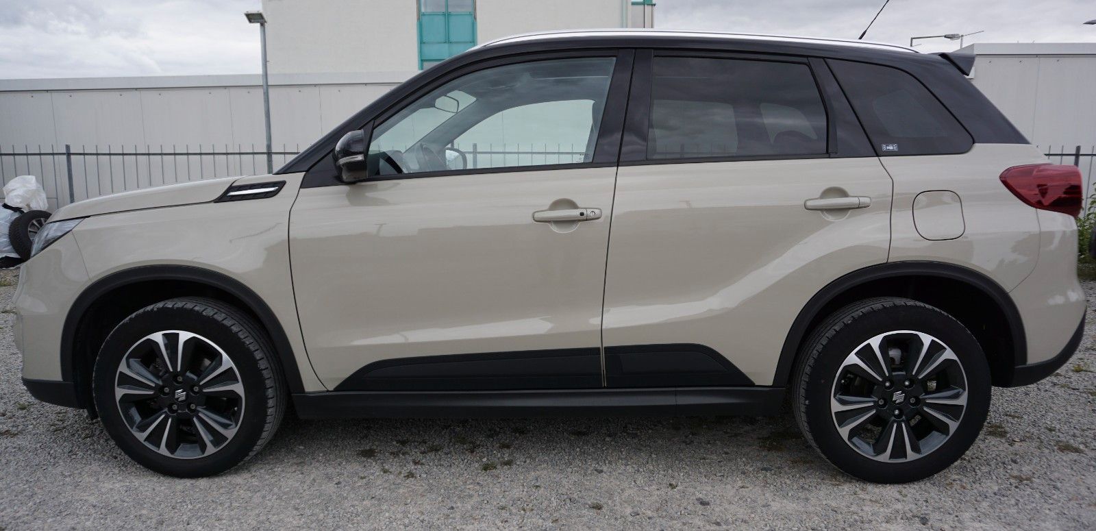 Fahrzeugabbildung Suzuki Vitara 1.4 Mild-Hybrid Comfort+ 4x4, Navi, LED