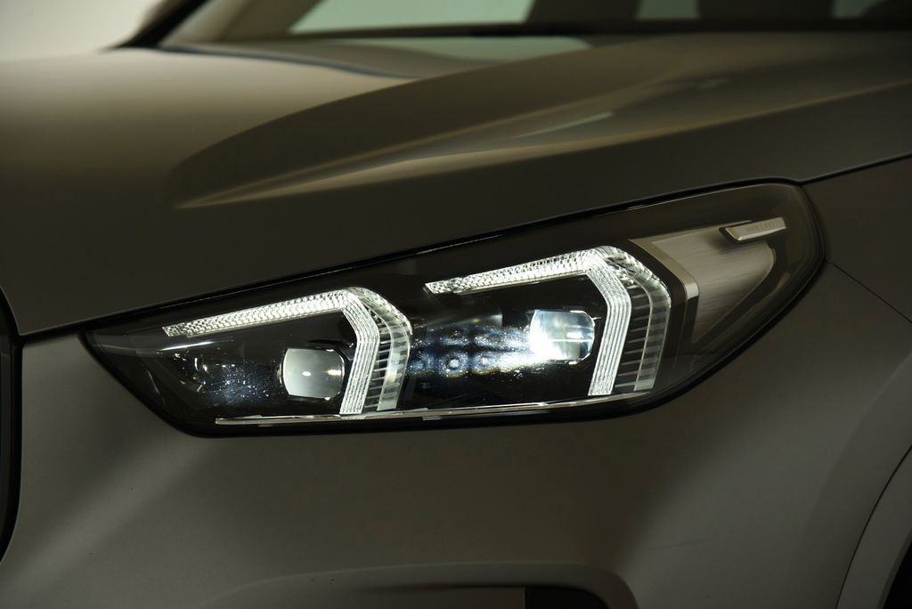 BMW iX1