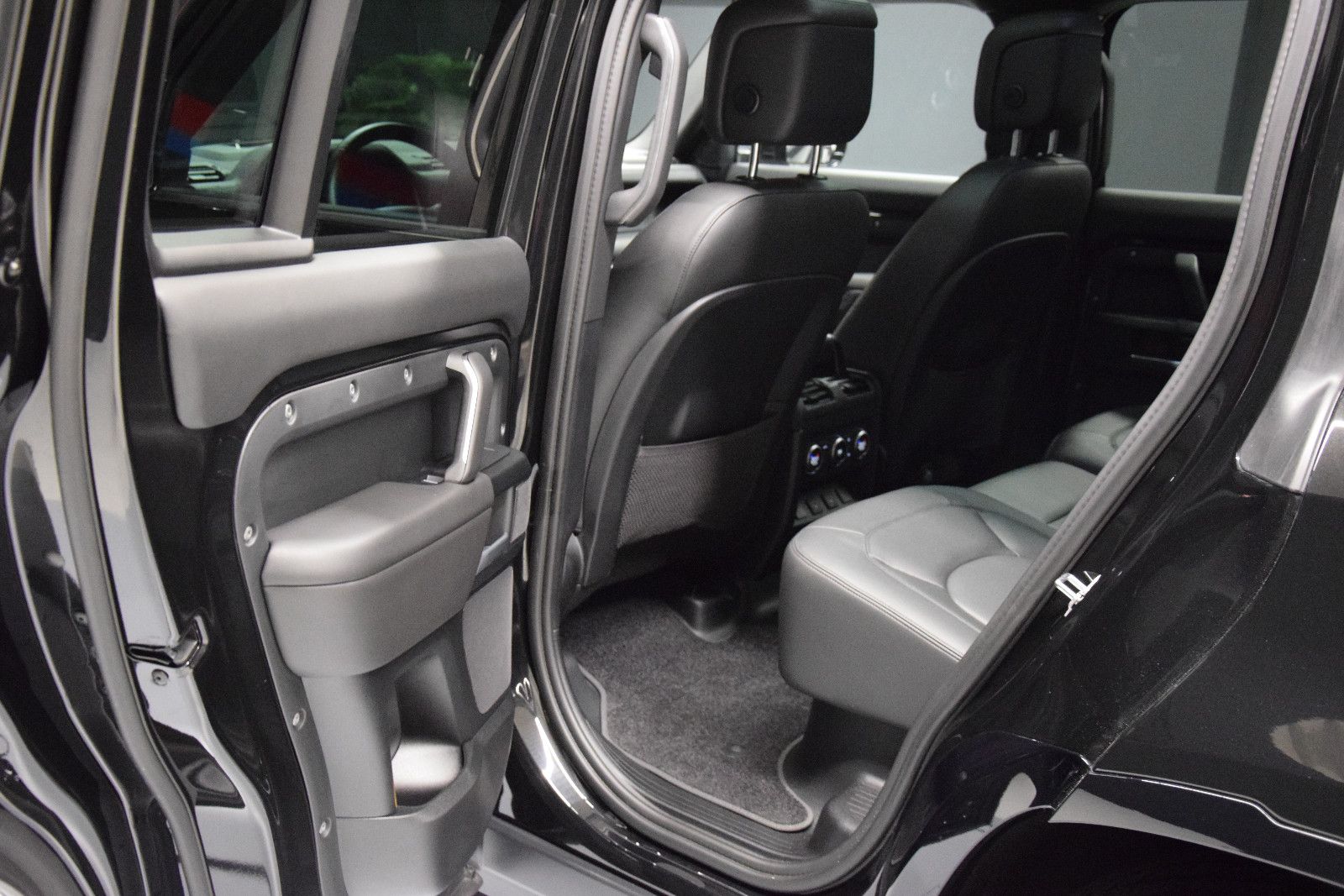 Fahrzeugabbildung Land Rover Defender 110 X-Dynamic HSE 5.0 V8 Pano Matrix