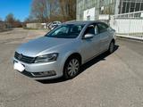 Volkswagen Passat 1.4 TSI BlueMotion 2.Hand Navi TÜV - VW Passat Gebrauchtwagen in Rostock