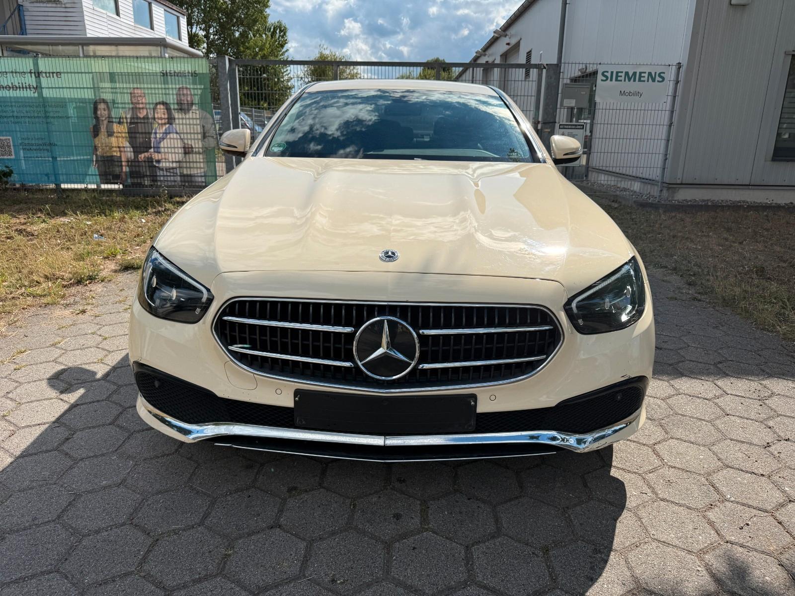 Mercedes-Benz E 220d-Limousine-Avantgarde-MBUX-Navi-Kamera