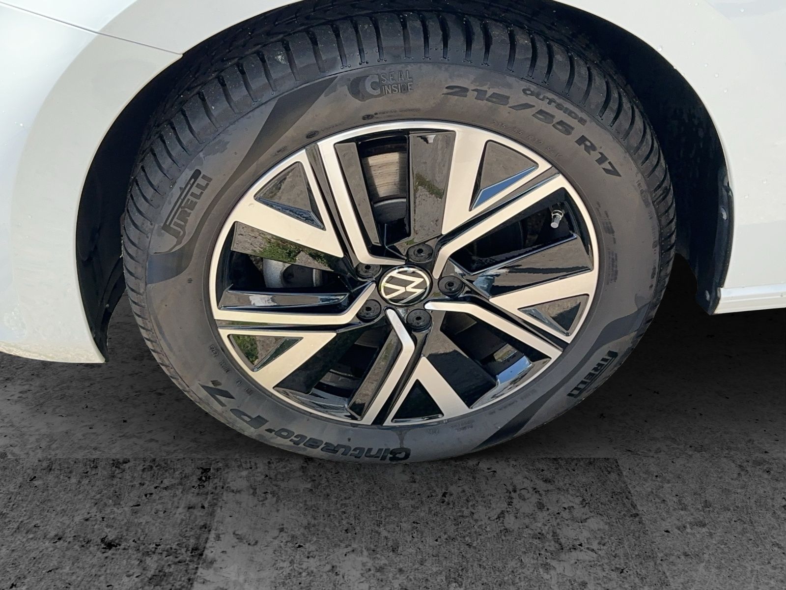 Fahrzeugabbildung Volkswagen Touran 2.0 TDI Move 7-Sitzer DSG Matrix ACC 17"