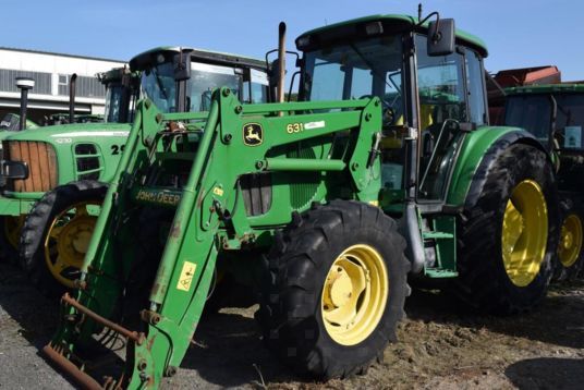 John Deere 6220