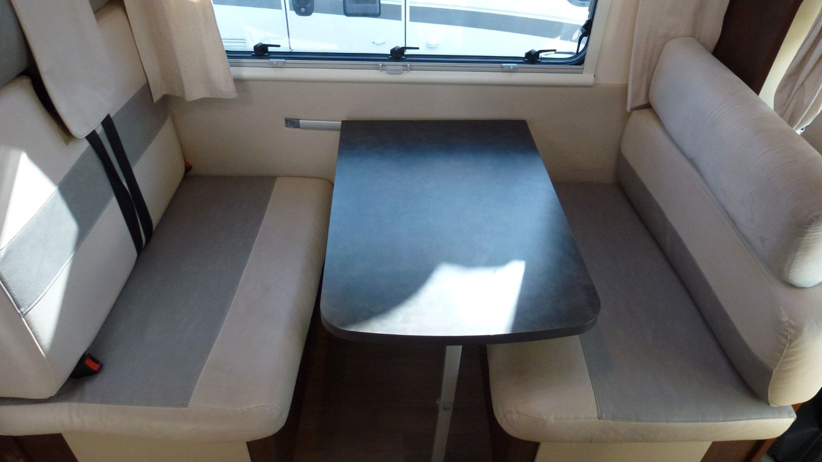 Fahrzeugabbildung XGO Dynamic 27 - 6 Schlaf- und 6 Sitzplätze -