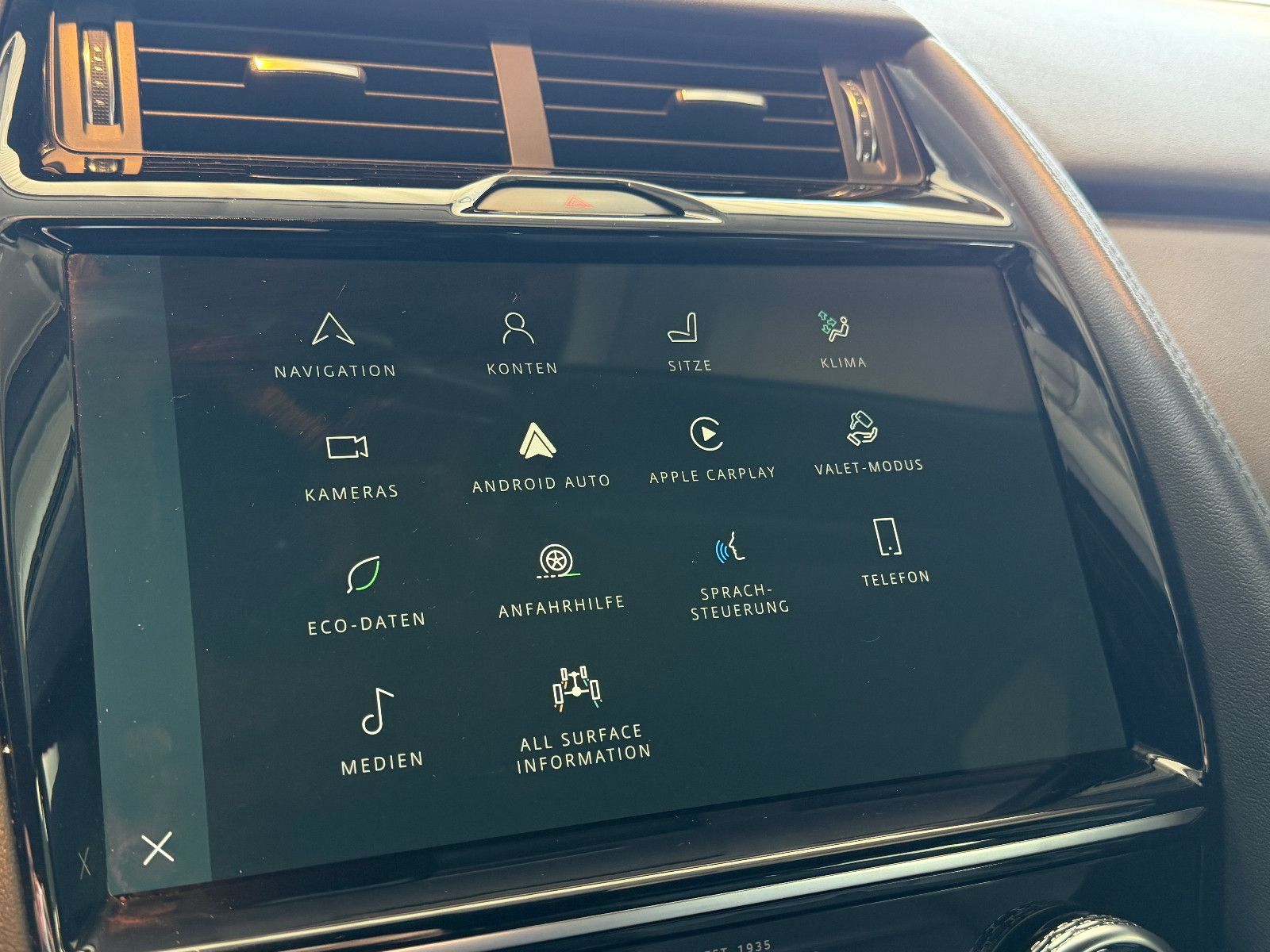 Fahrzeugabbildung Jaguar E-PACE S AWD/BLACK-PACK/360°KAM/LED/3D-KAMERA/