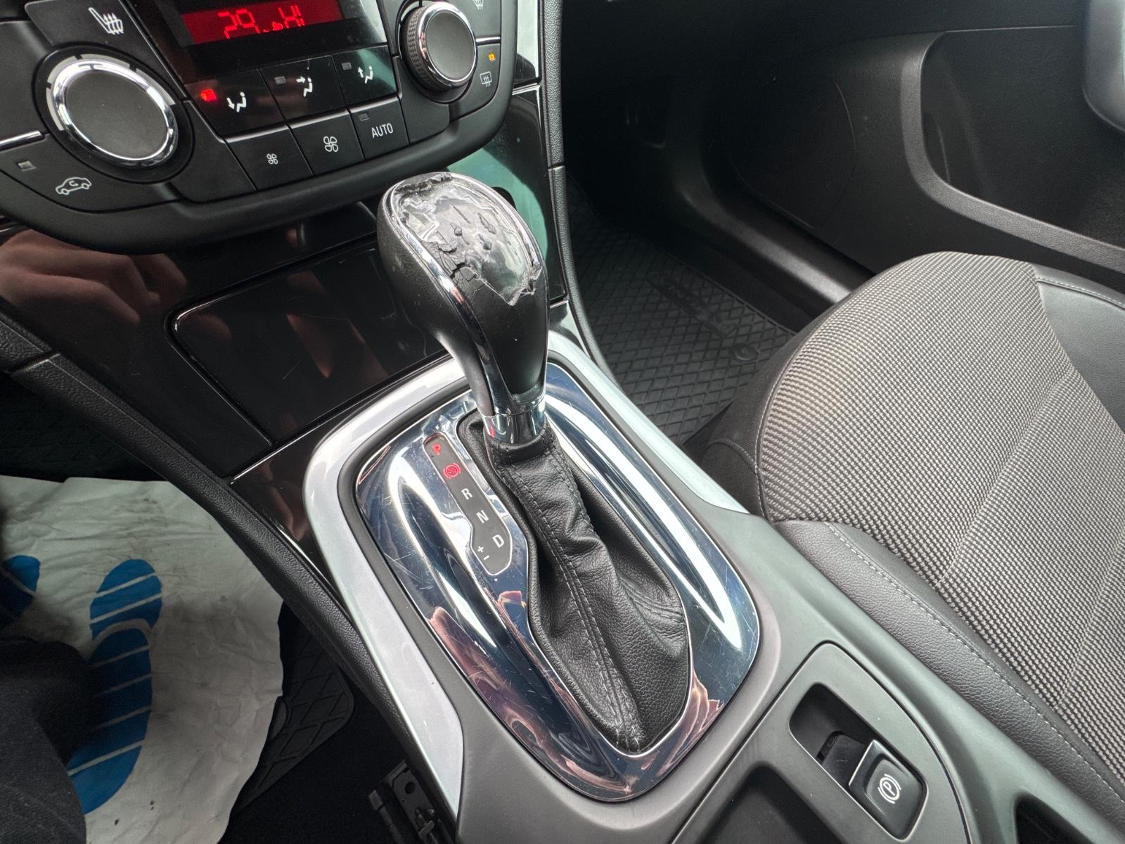 Opel Insignia 2012 — photo 22
