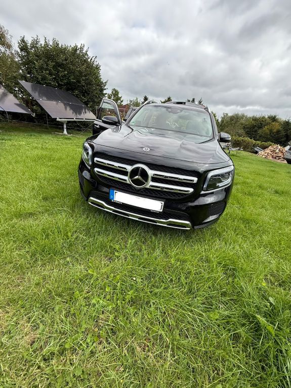 Image of Mercedes-Benz GLB 220