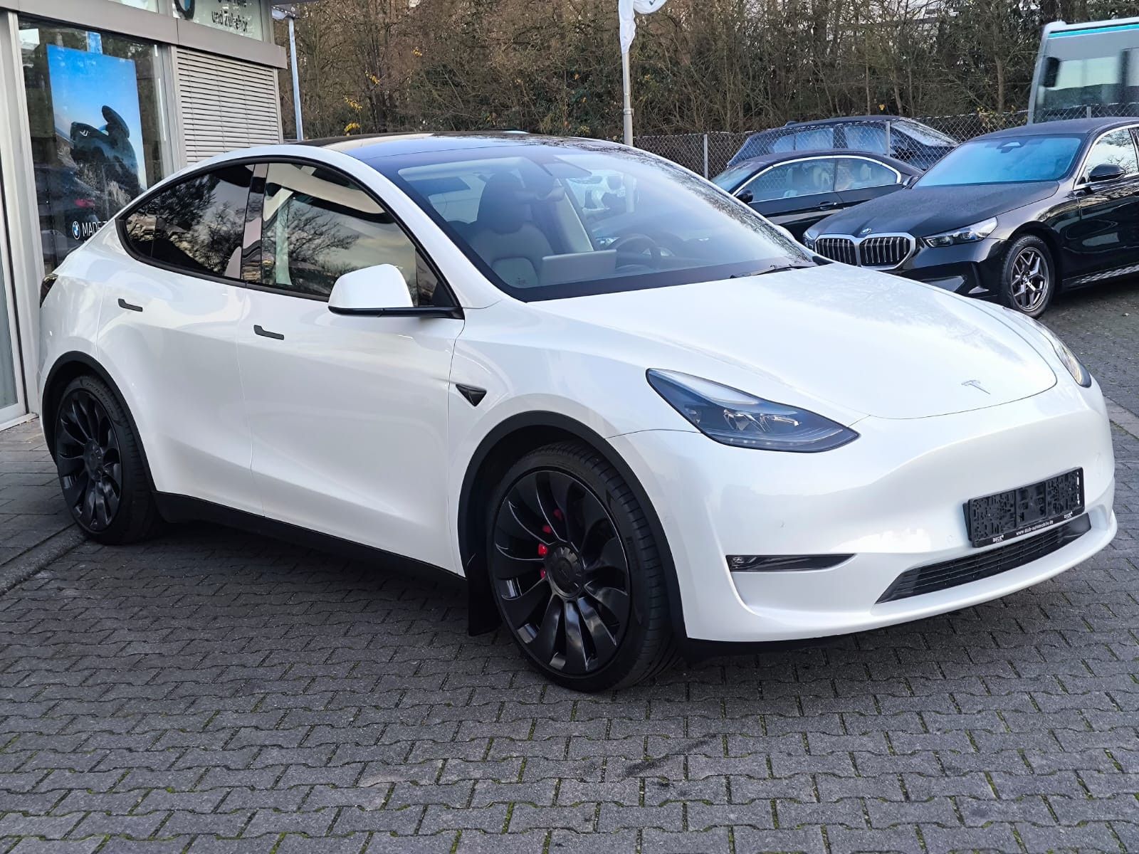 Fahrzeugabbildung Tesla Model Y PERFORM AWD PANO+NAVI+STDHZ+LED+ACC+360+