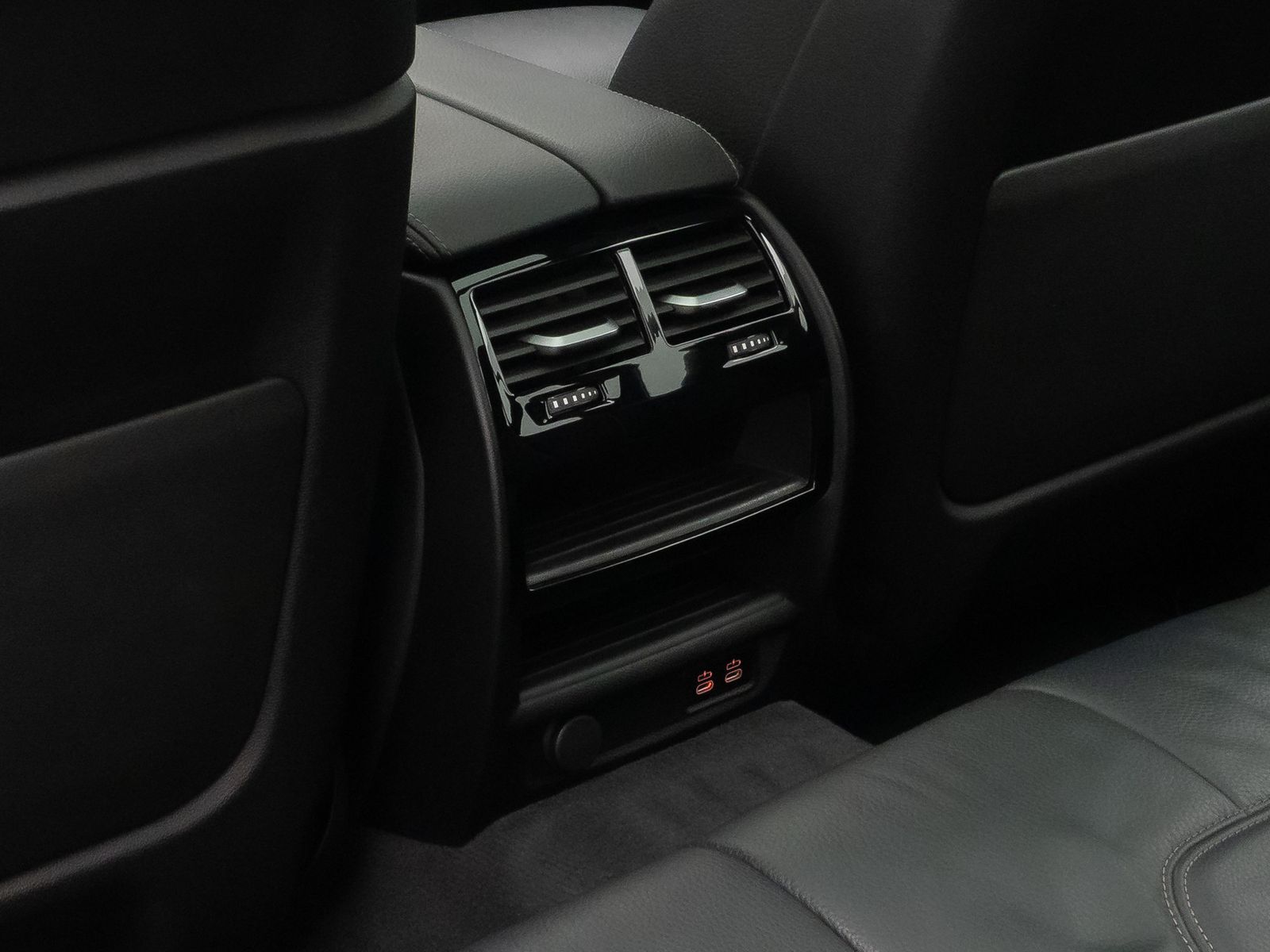 Fahrzeugabbildung BMW 530d xD Luxury Line HUD DAB AHK Panorama H/K 19"