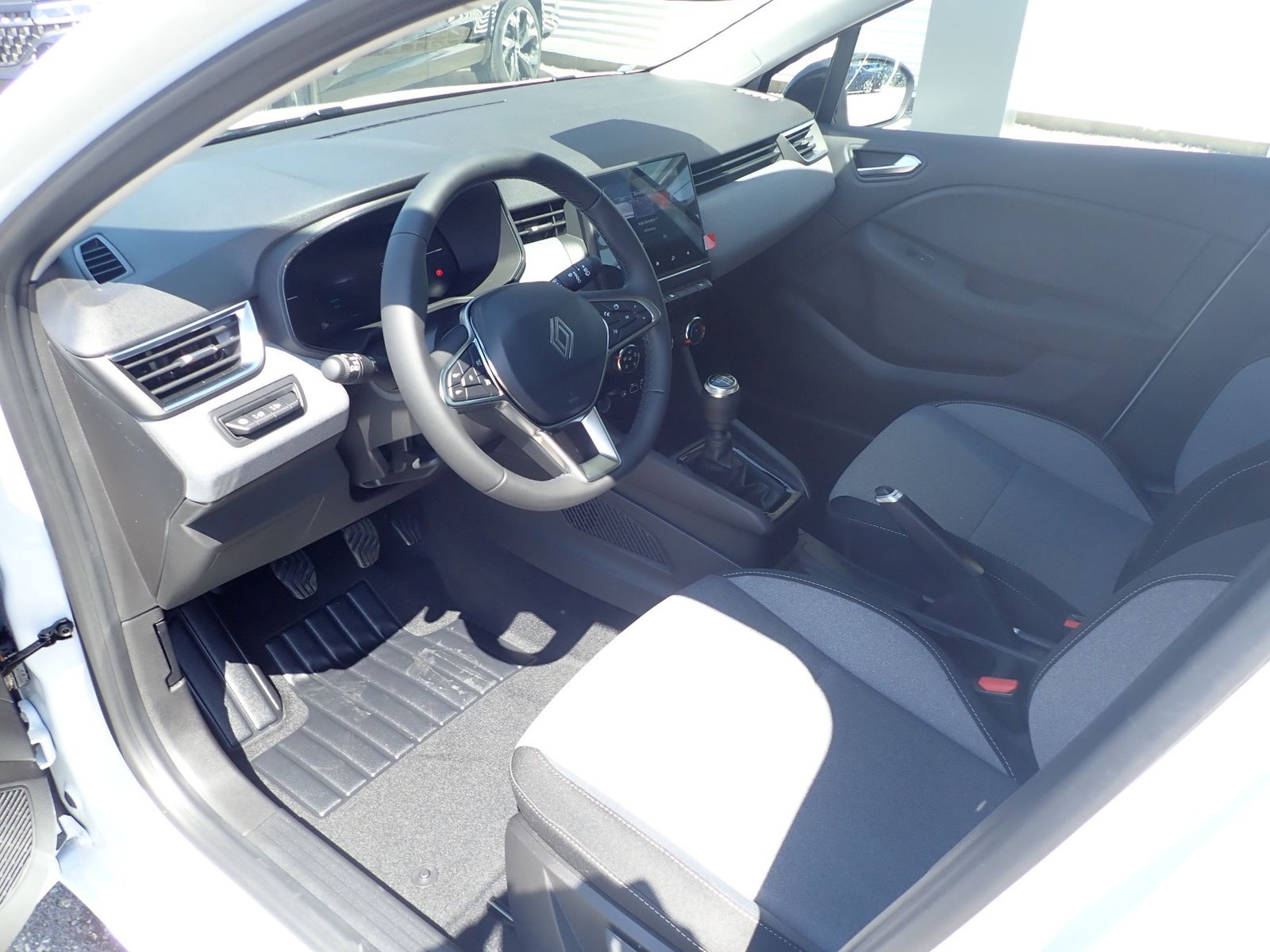 Fahrzeugabbildung Renault Clio Evolution SCe 65