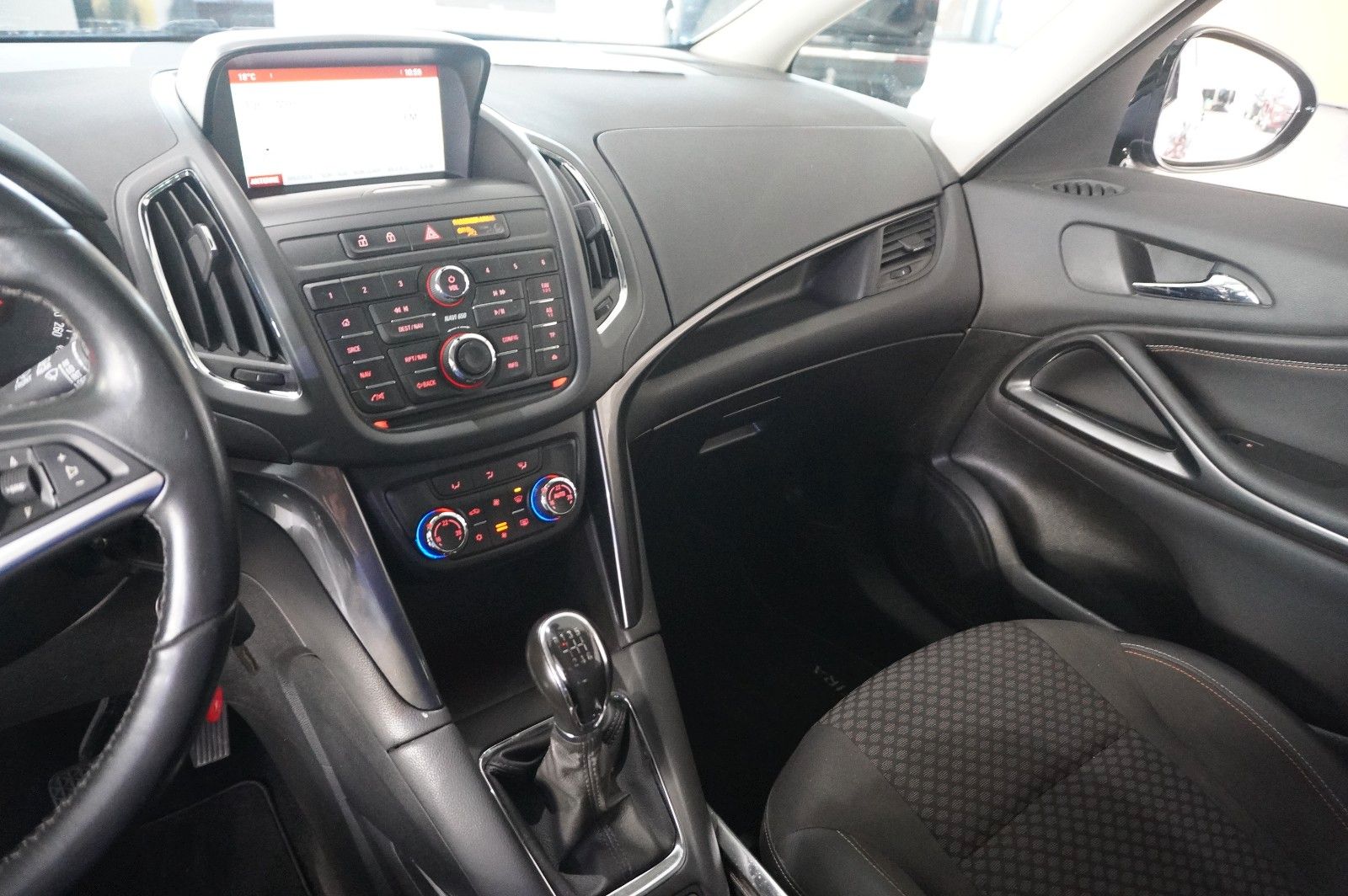 Fahrzeugabbildung Opel Zafira C Tourer 1.6 INNOVATION NAVI/BI-XENON/AHK