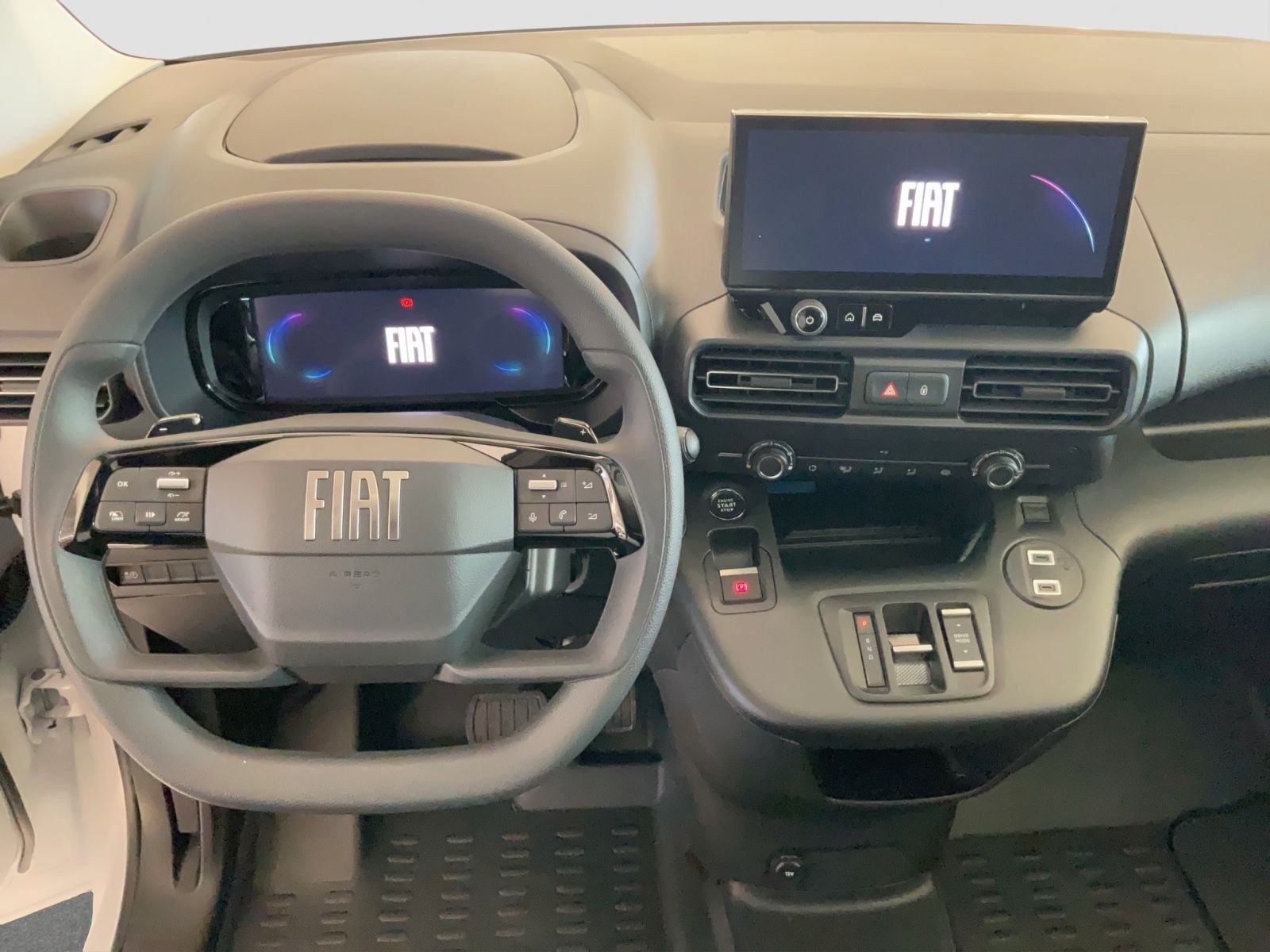 Fahrzeugabbildung Fiat E- Doblò L1 100 KW 50kWh Kamera 10 Zoll Radio