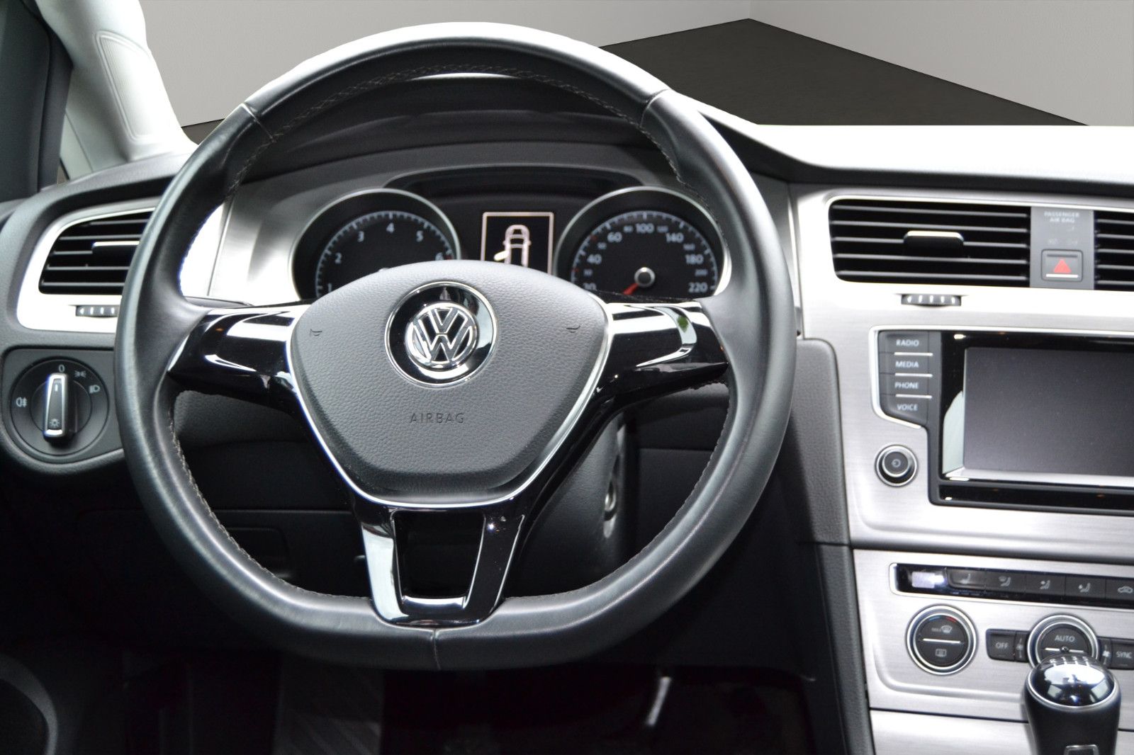 Fahrzeugabbildung Volkswagen Golf VII Lim. Comfortline BMT INSPEKTION TÜV NEU