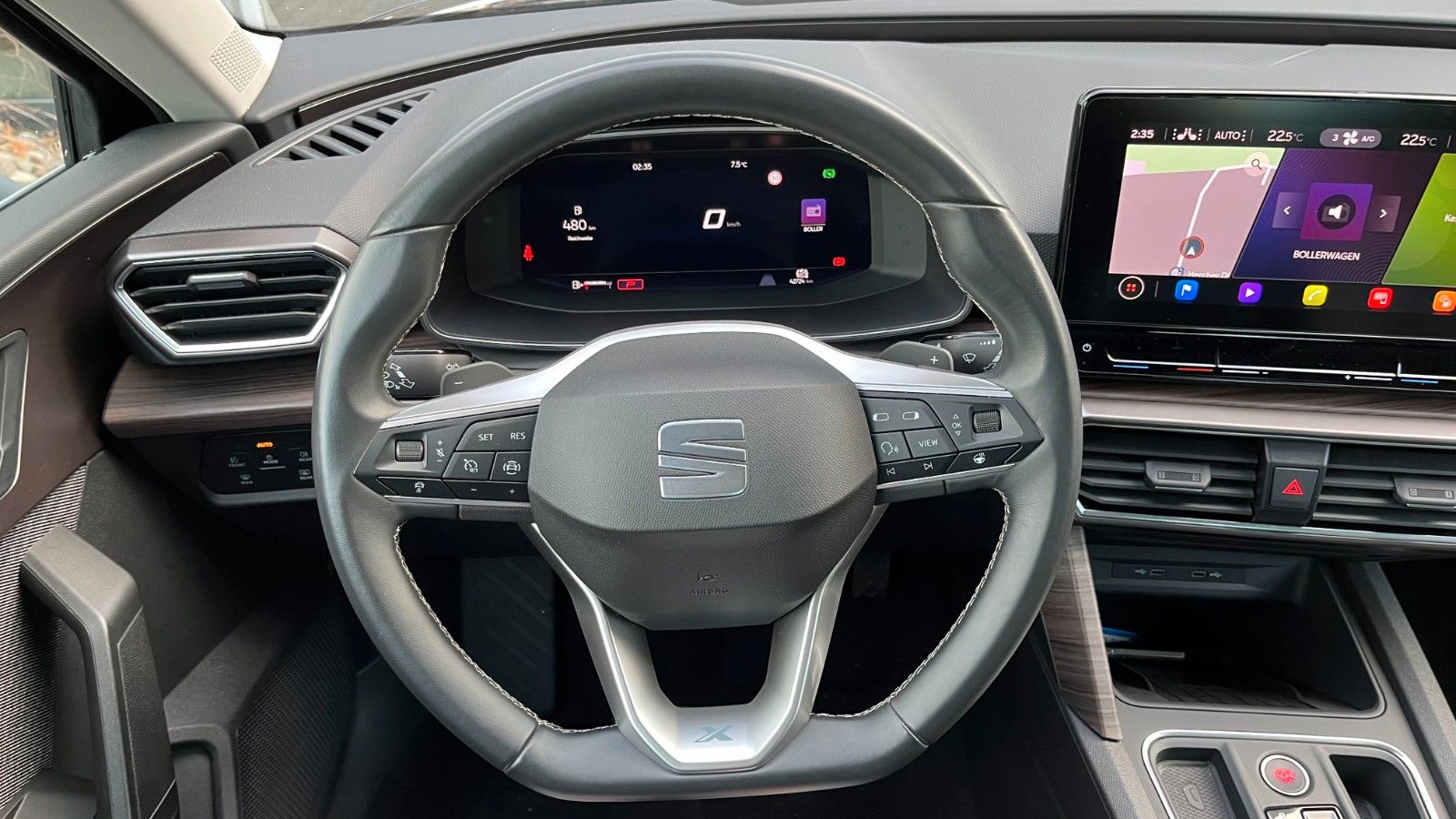 Fahrzeugabbildung SEAT Leon Xcellence NAVI DAB+ LED 17 Zoll