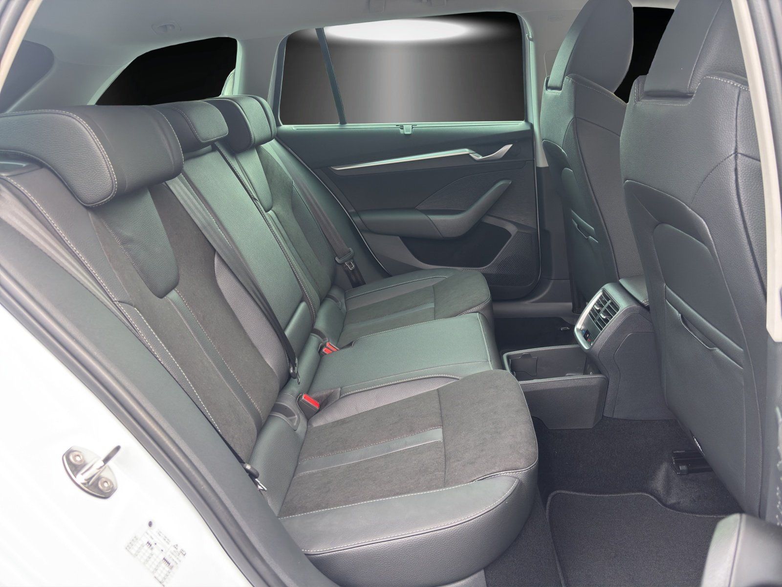 Fahrzeugabbildung SKODA Octavia Combi Selection 1,5 TSI mHEV 110 kW DSG