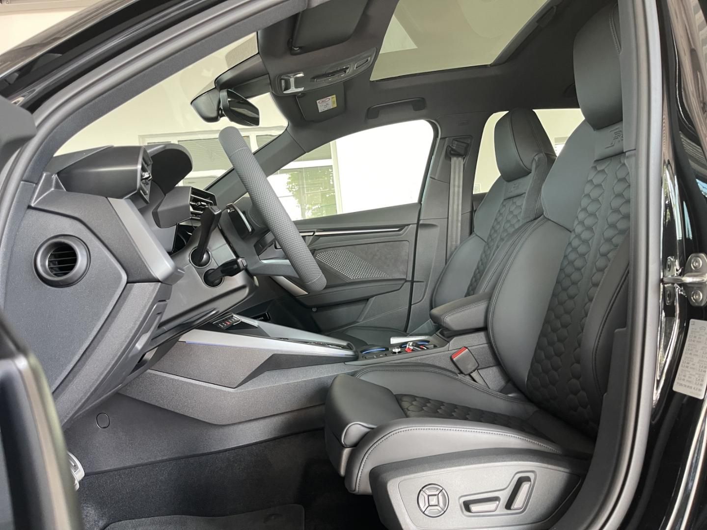 Fahrzeugabbildung Audi RS 3 Sportback RS-Sportabgasanl., 280 km/h, Komf