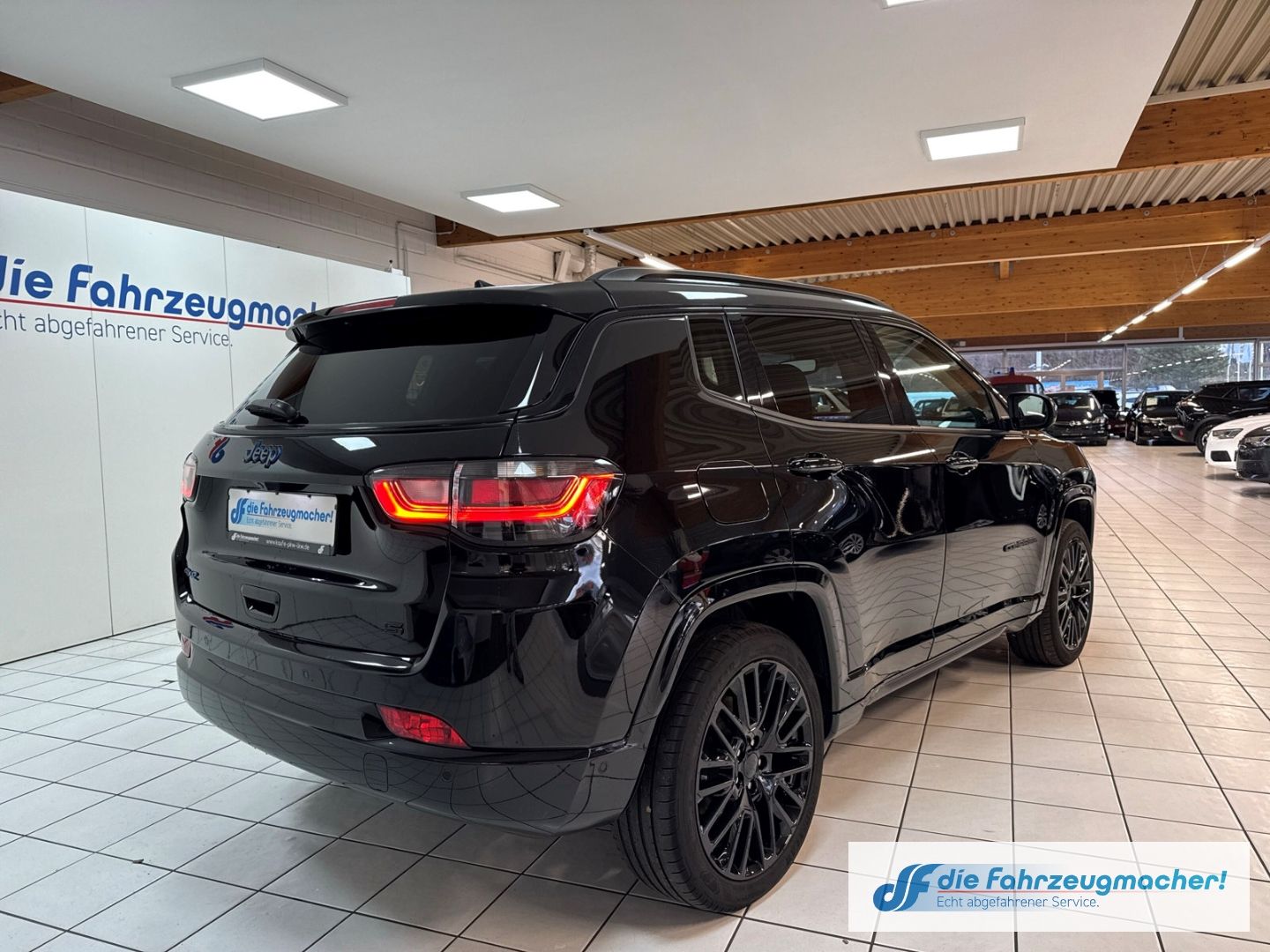 Fahrzeugabbildung Jeep Compass S Plug-In Hybrid 4WD Navi Soundsystem 36
