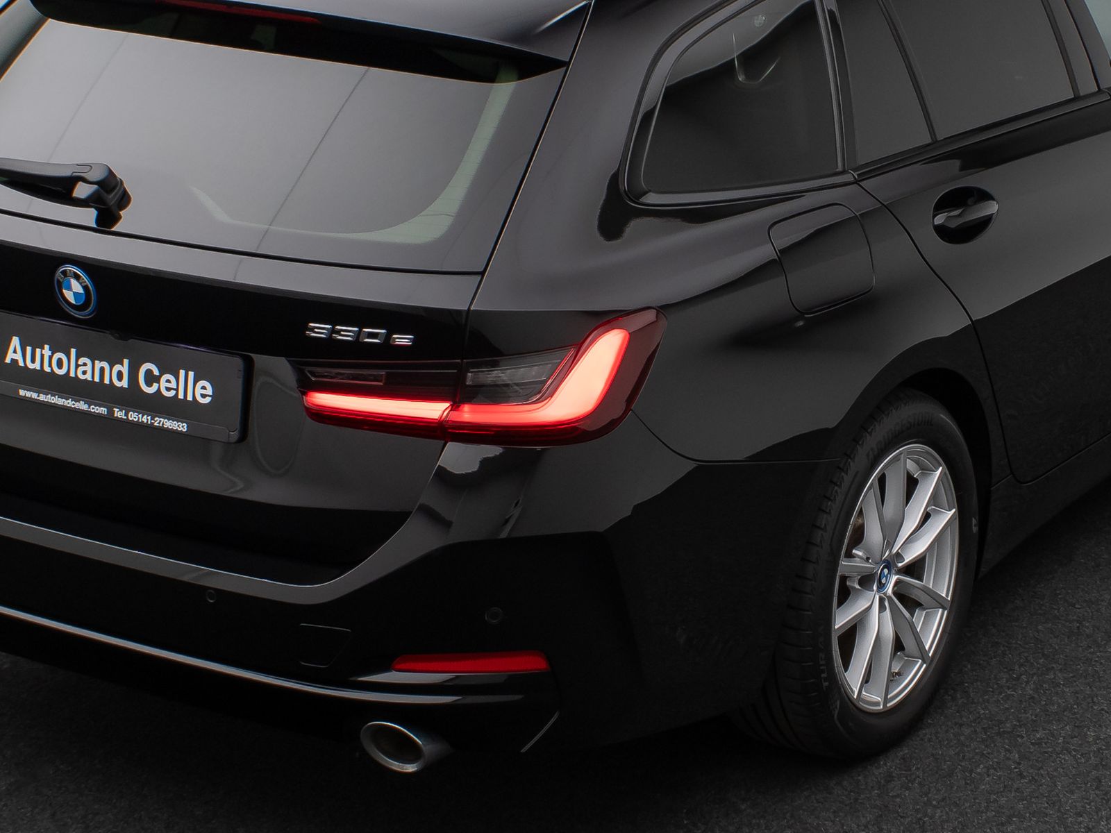 Fahrzeugabbildung BMW 330e xD Panoram Kamera HUD DAB H/K Stop&Go Sport